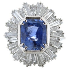 Bague à la mode en platine avec saphirs de 4,07 carats et diamants baguettes