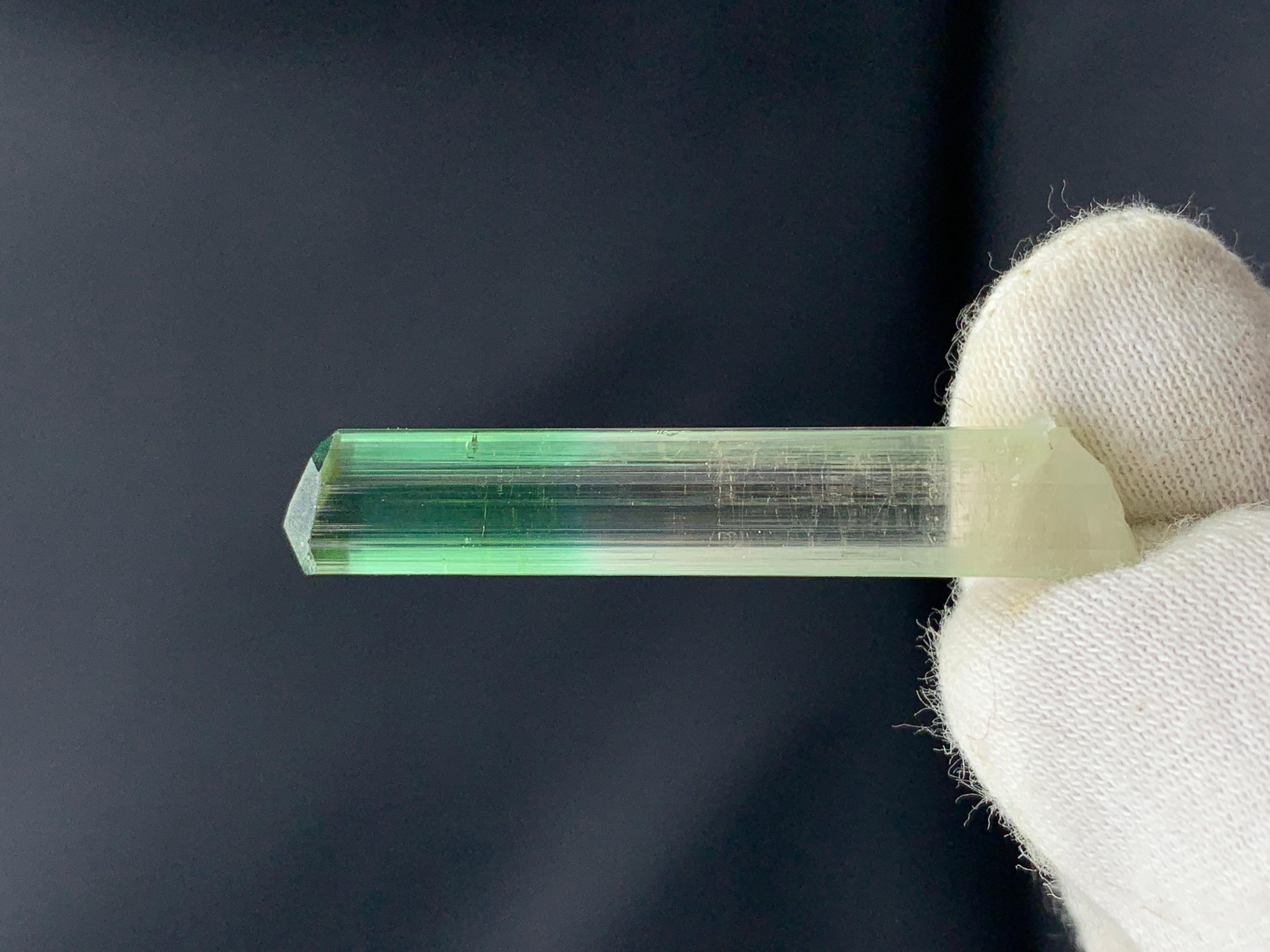 4,07 grammi di grazioso cristallo naturale di tormalina bi-colore in vendita 1