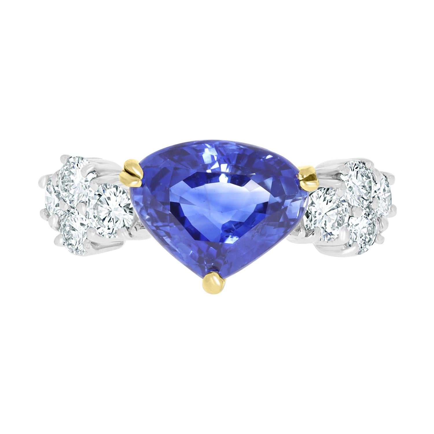 4.07ct Sapphire Ring with 0.82ct Diamonds Set in Platinum/18k For Sale