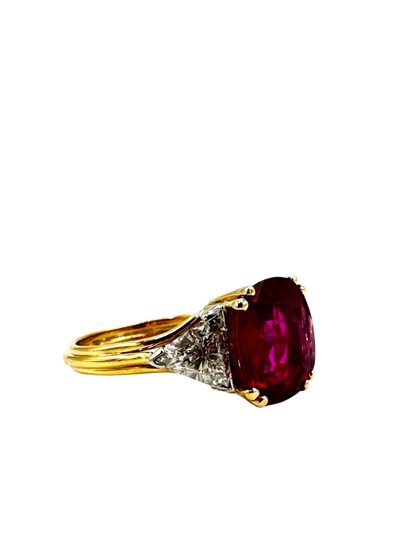Bague thaïlandaise de 4,08 carats de rubis coussin et de diamants taillés en brillant Unisexe en vente