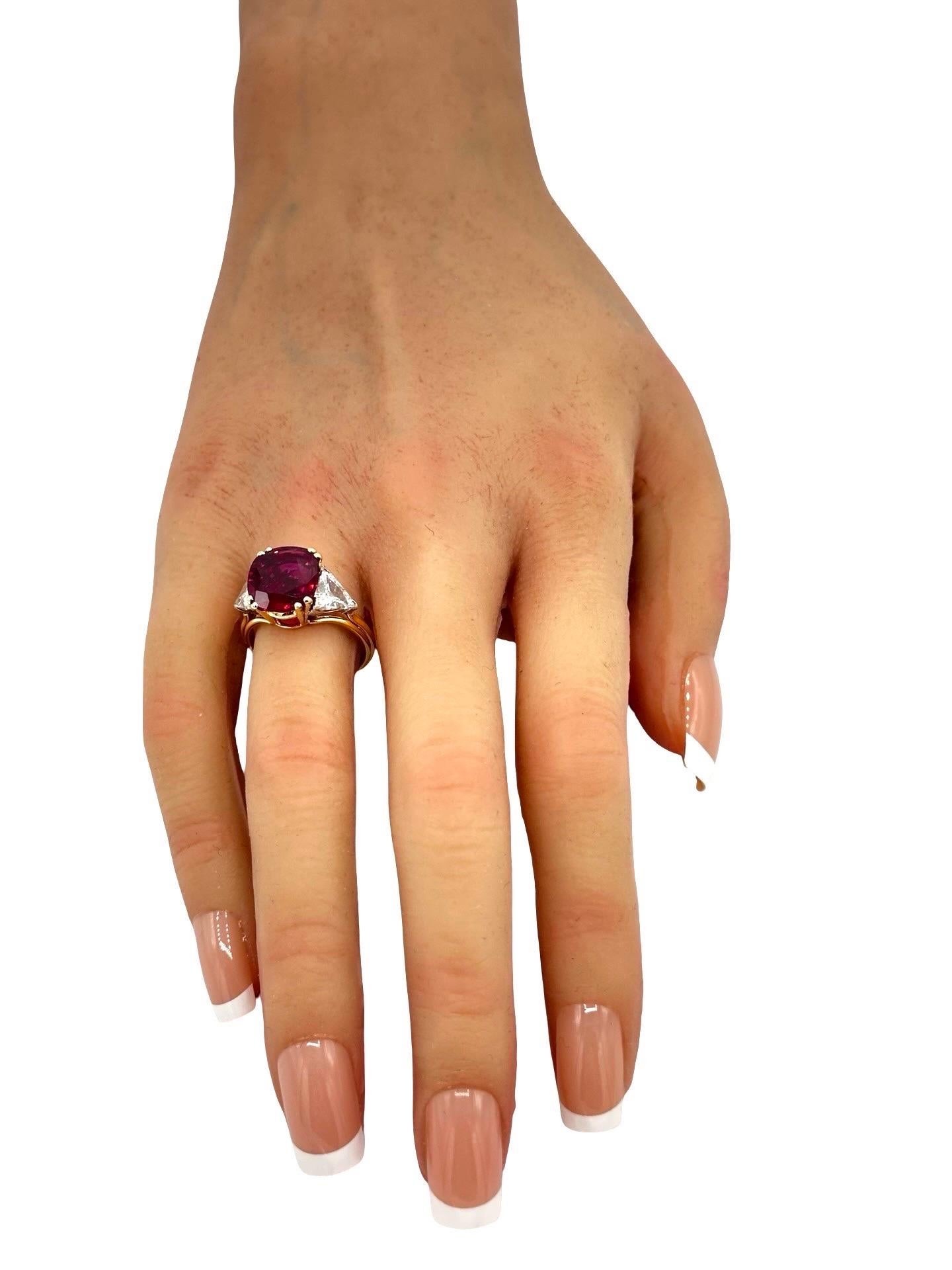 Bague thaïlandaise de 4,08 carats de rubis coussin et de diamants taillés en brillant en vente 4