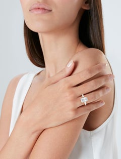 4.08 Carat Emerald-cut Statement 18K Gold Effortless Elegance