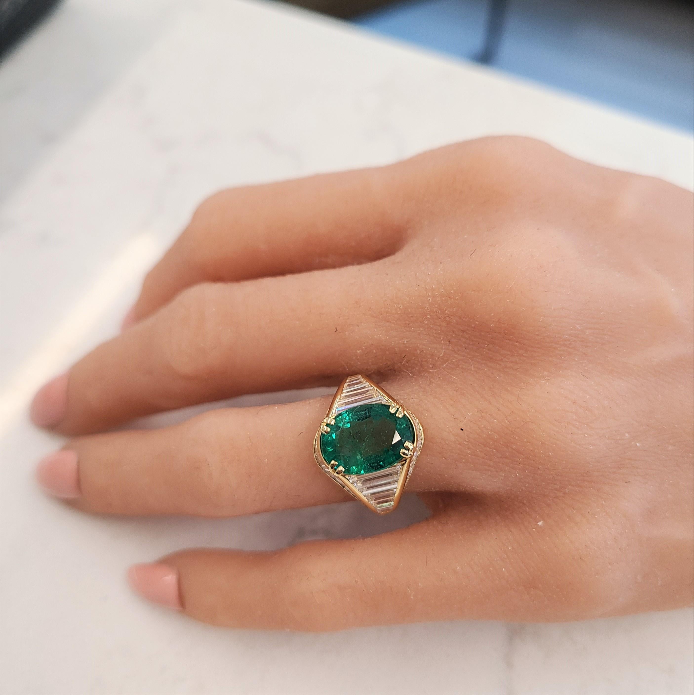 Contemporary 4.08 Carat Emerald Oval Diamond Ring in 18 Karat Yellow Gold