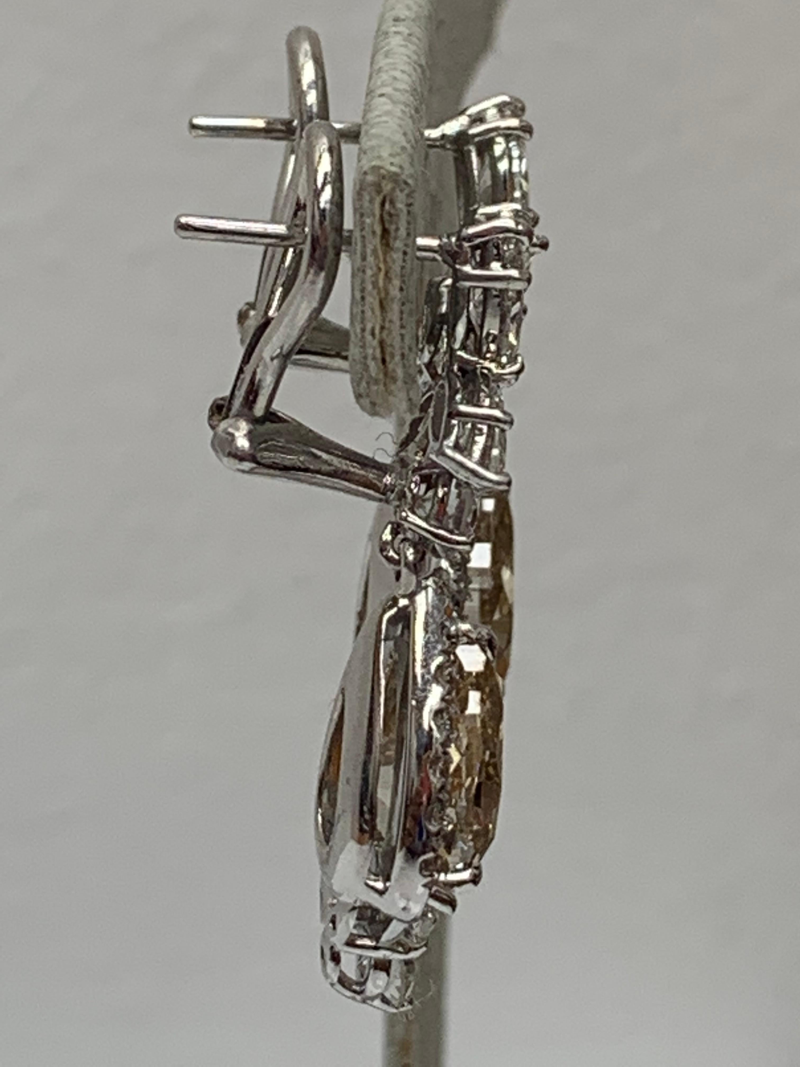 Taglio a goccia Orecchini a goccia con diamante marrone e diamante da 4,08 carati in oro bianco 18 carati in vendita