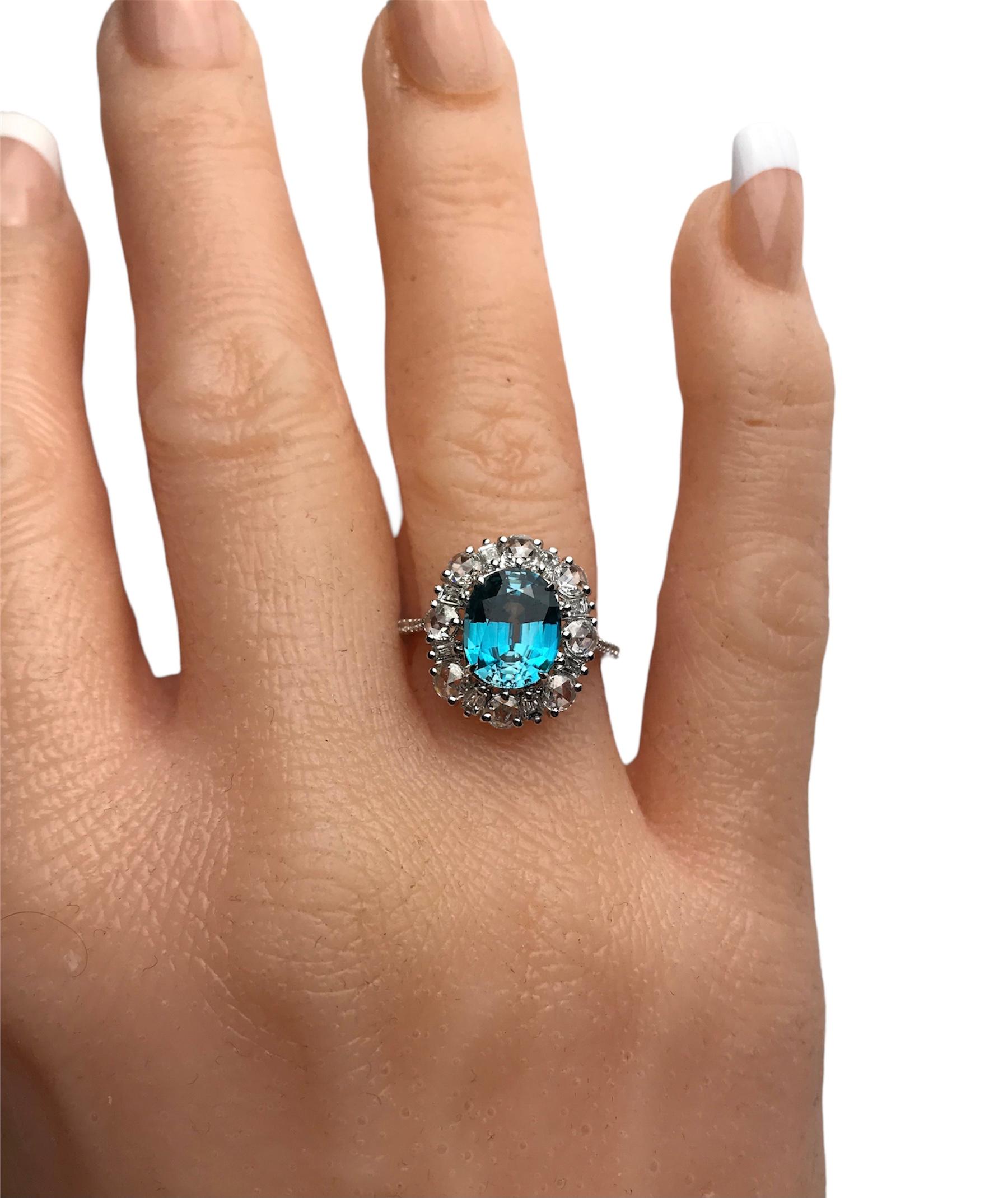 Taille ovale Bague en zircon bleu ovale de 4,08 carats et diamant de 0,96 carat en 18k blanc ref1413 en vente