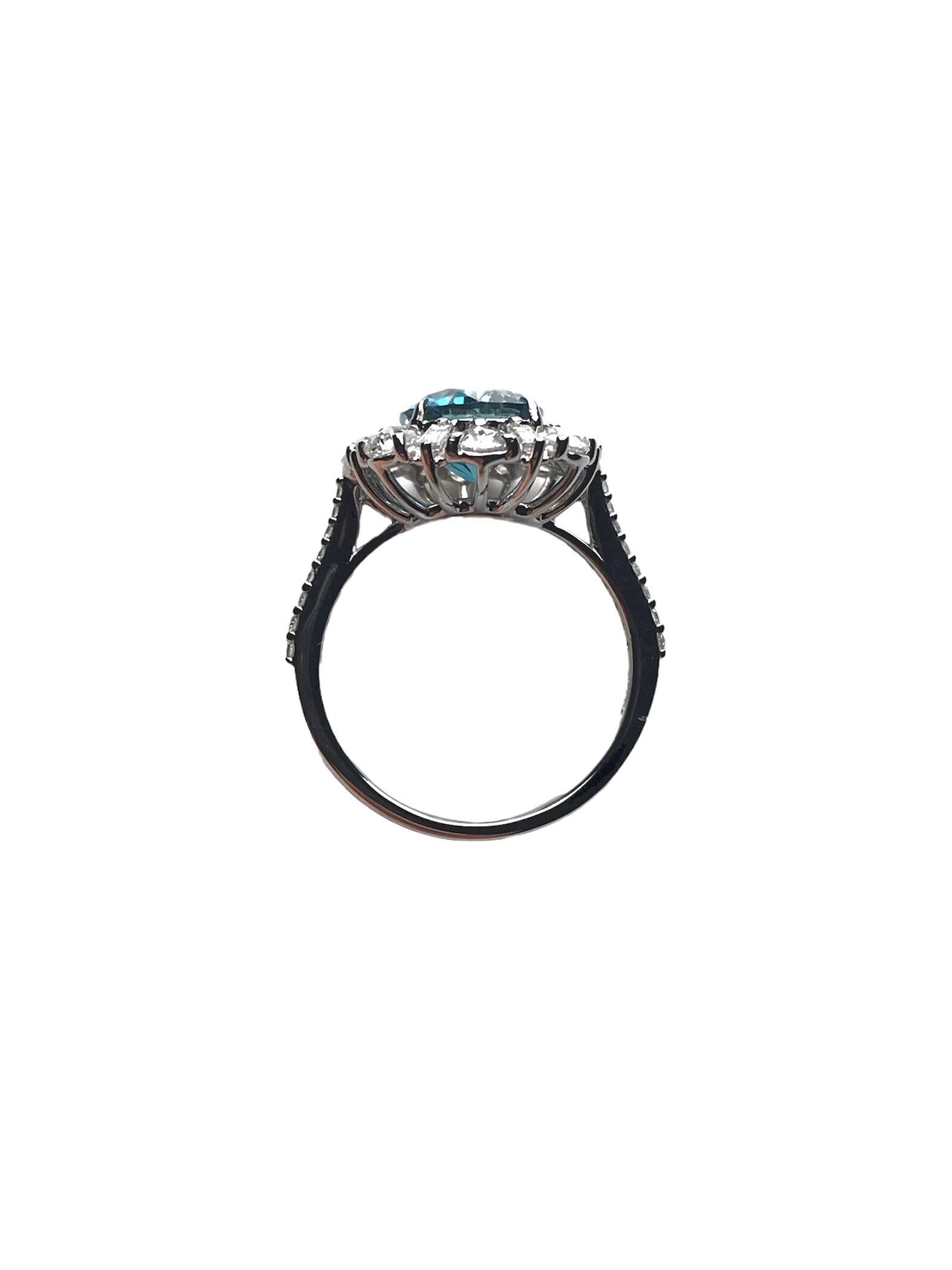 Ring mit 4,08 Karat blauem Zirkon im Ovalschliff und 0,96 Karat Diamanten im Ovalschliff in 18 Karat Weiß Ref1413 im Angebot 2