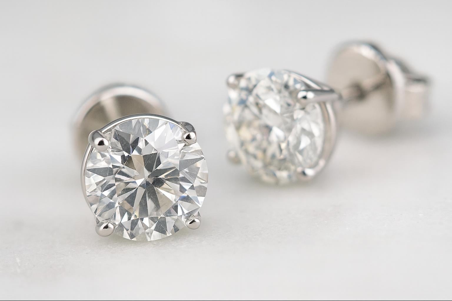 Round Cut 4.08 Carat Round Brilliant Diamond Stud Earrings -   Natural earth mined For Sale