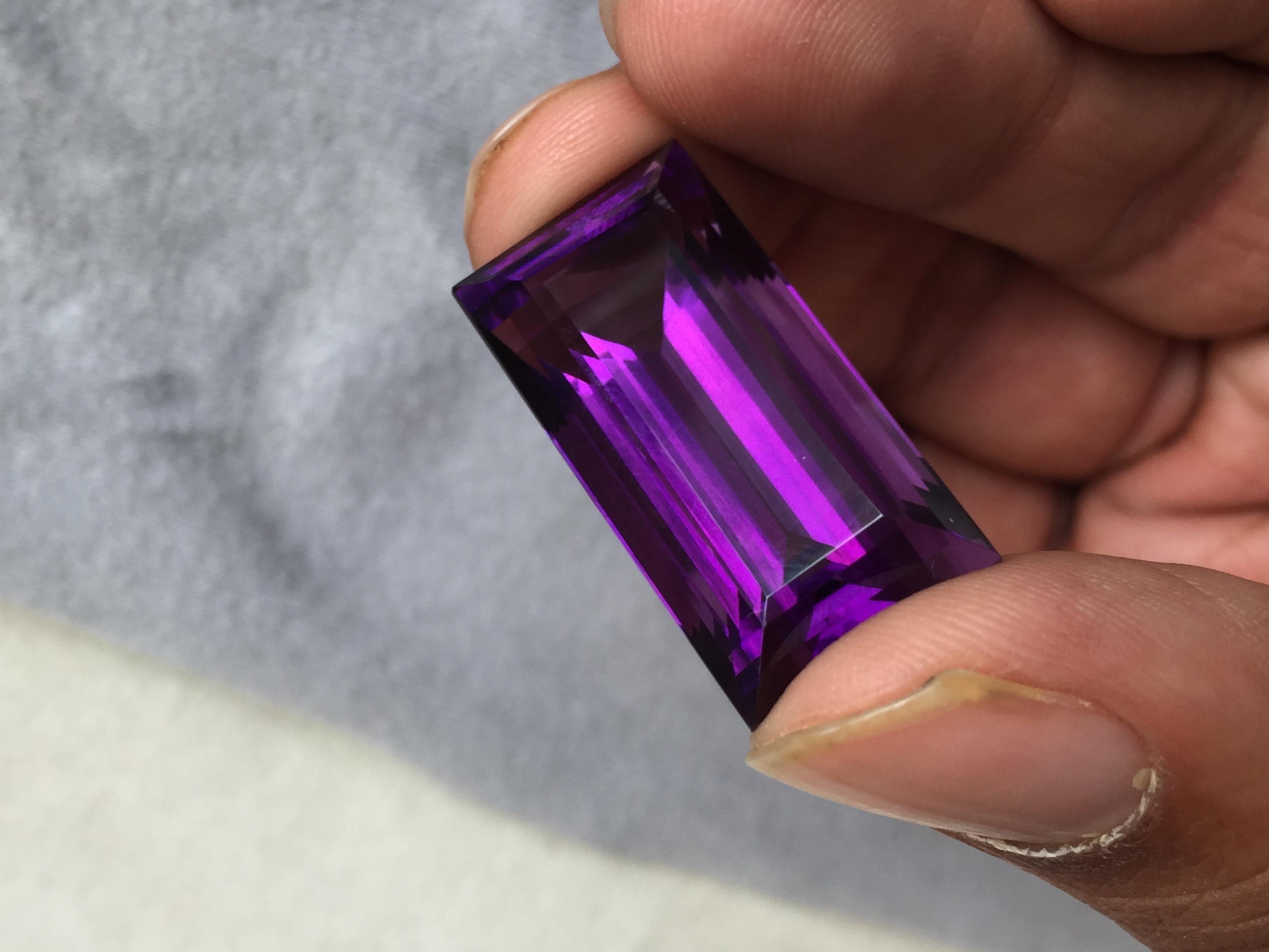 Women's or Men's 40.8 Carats Natural Amethyst Baguette Cut Stone Brazilian Reddish Purple Gem For Sale