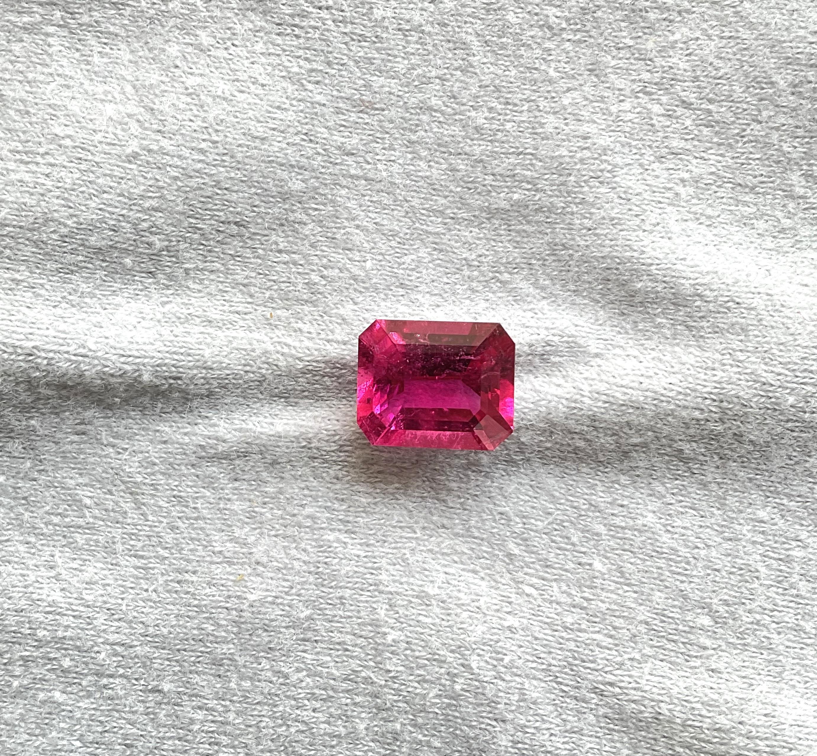 Contemporary 4.08 Carats Rubellite Tourmaline Octagon Cut Stone For Fine Jewelry Natural gem For Sale