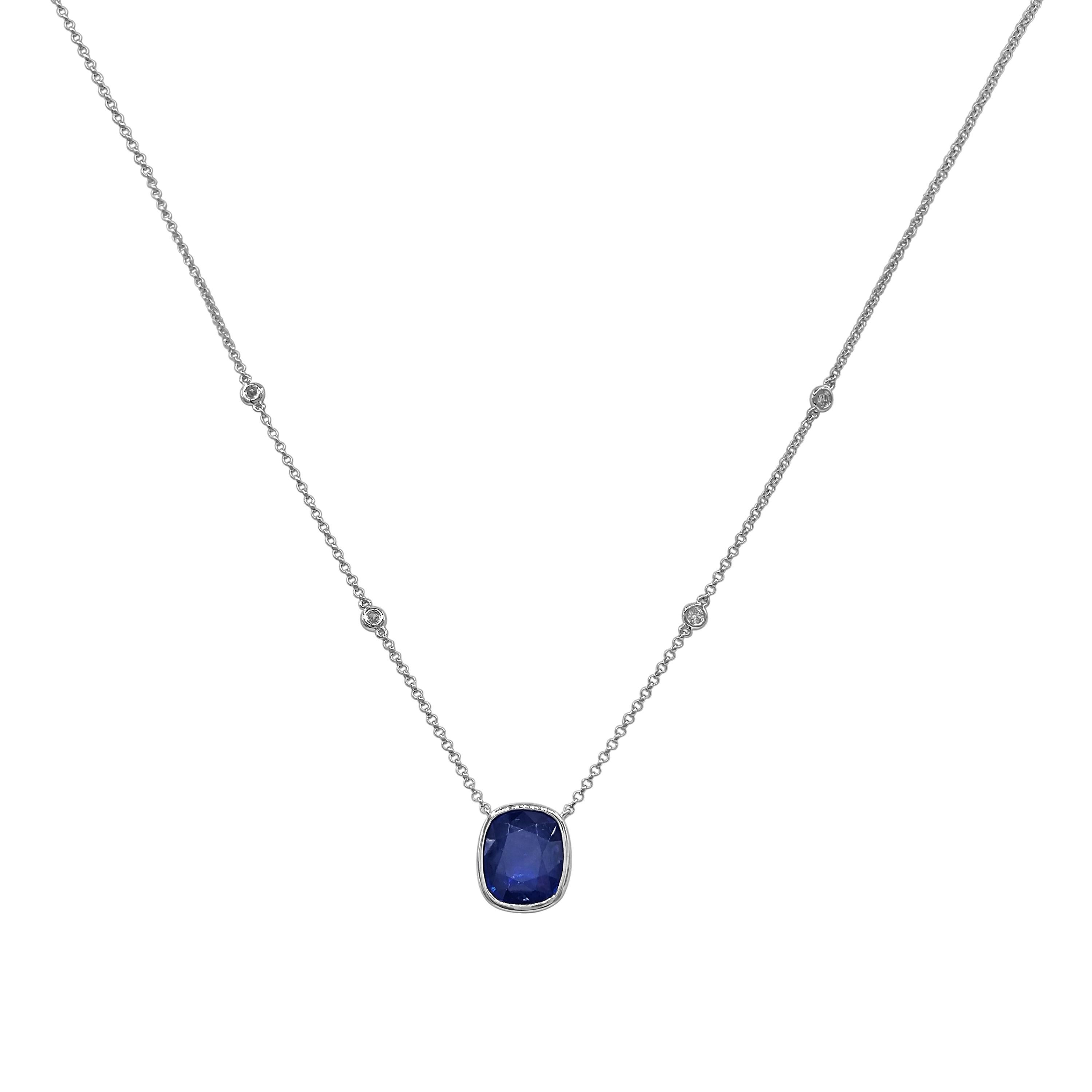 Collana in oro bianco con zaffiro e diamanti bianchi da 4,08 carati In condizioni Nuovo in vendita a New York, NY