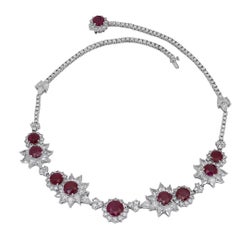 Halskette mit 40,89 Karat rundem Rubin und Diamant-Halo