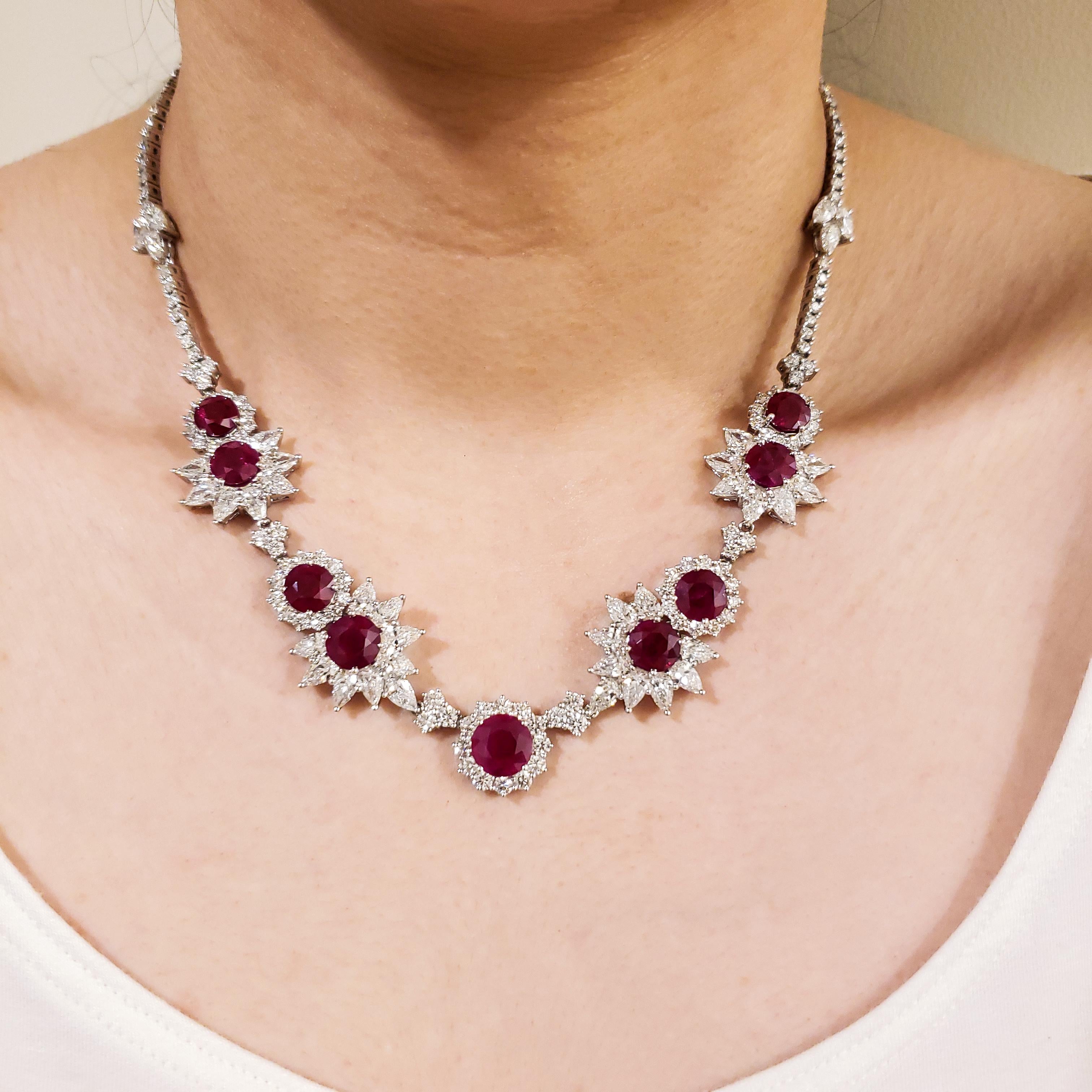 Halskette mit 40,89 Karat rundem Rubin und Diamant-Halo für Damen oder Herren im Angebot