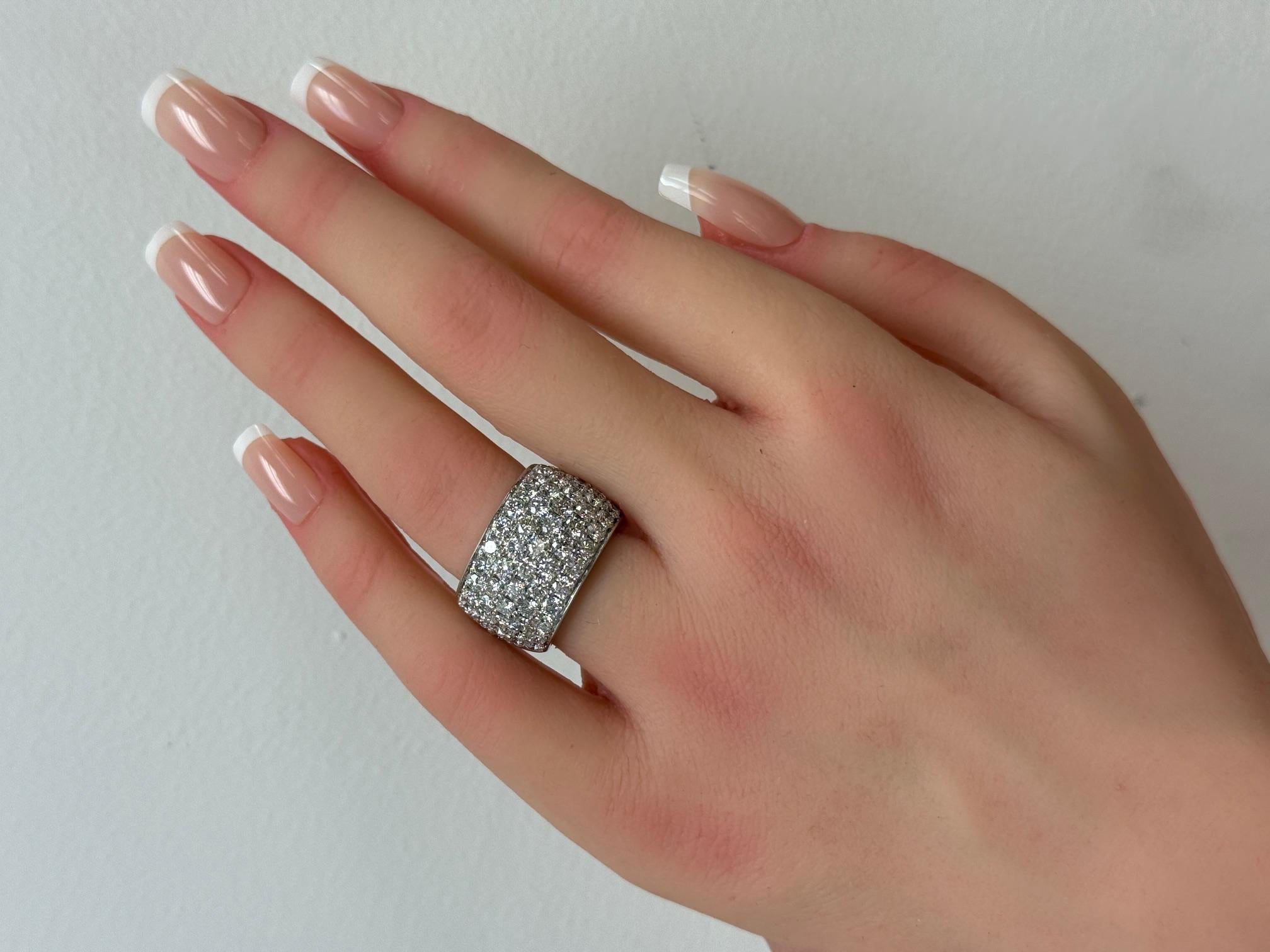 4.08ct.  Bracelet diamant pavé en platine en vente 3