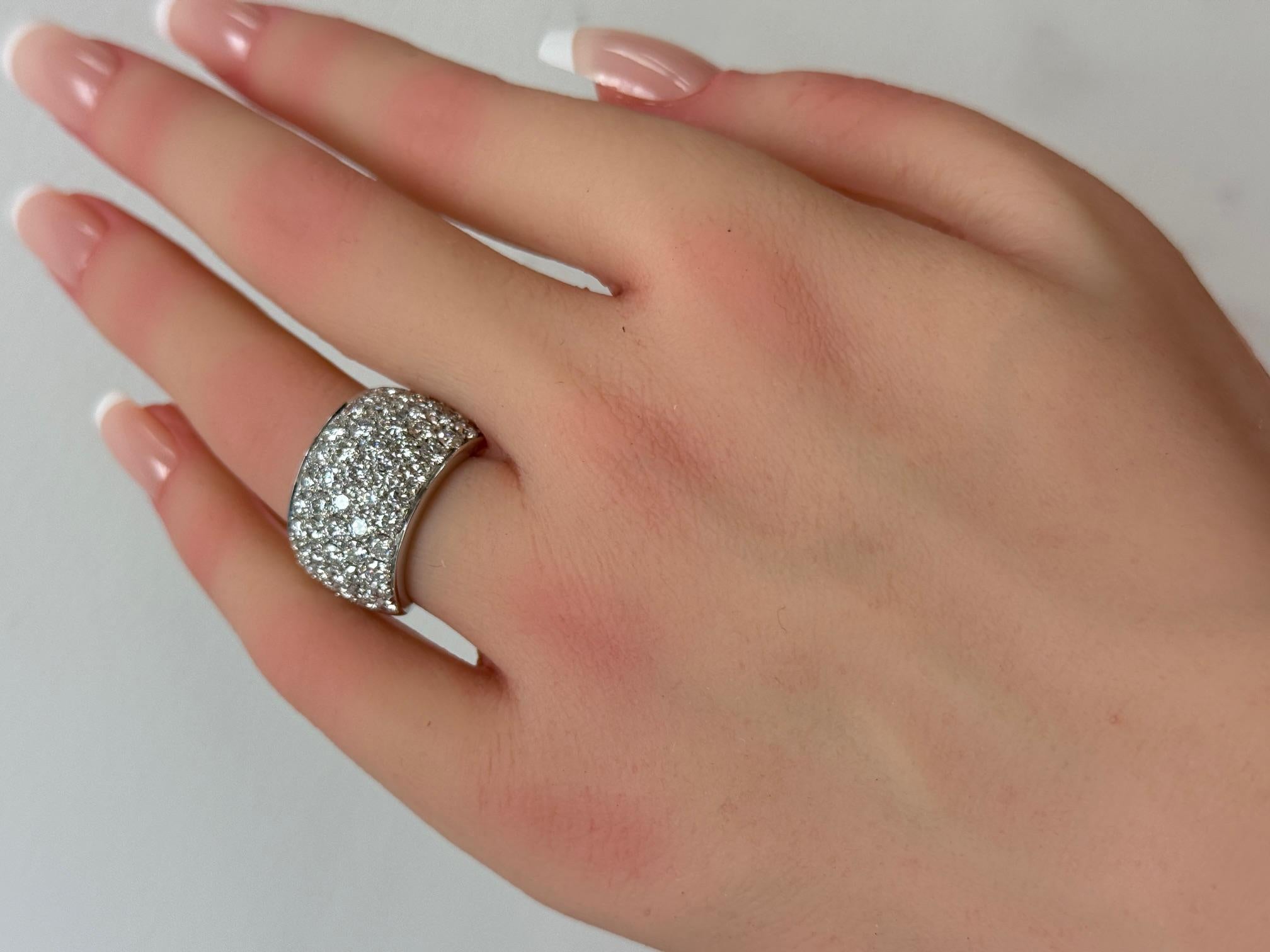 4.08ct.  Bracelet diamant pavé en platine en vente 4