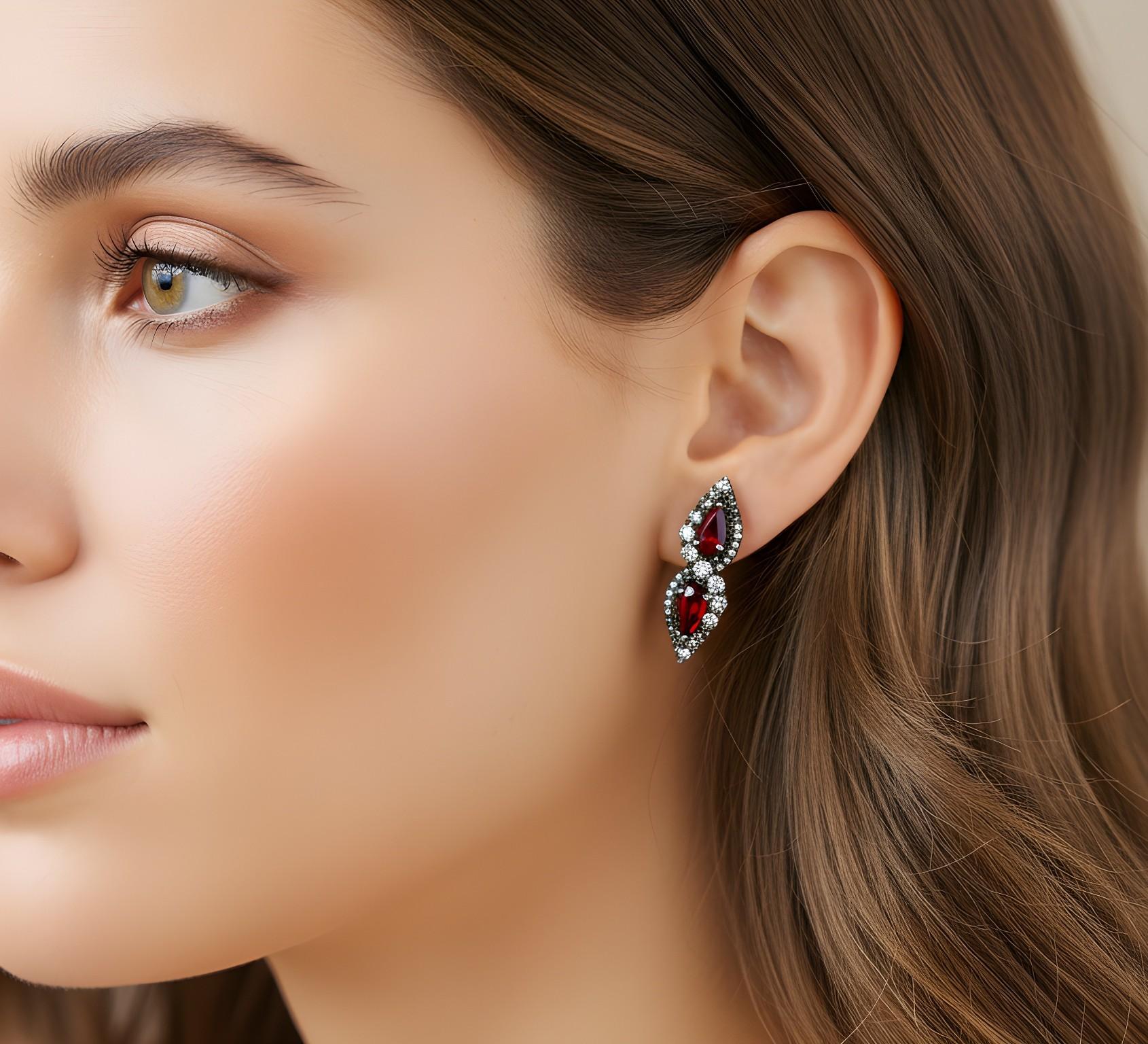 da uomo o donna Orecchini con rubini non riscaldati del Mozambico da 4,09 carati e diamanti, oro 18 carati, Austy Lee in vendita