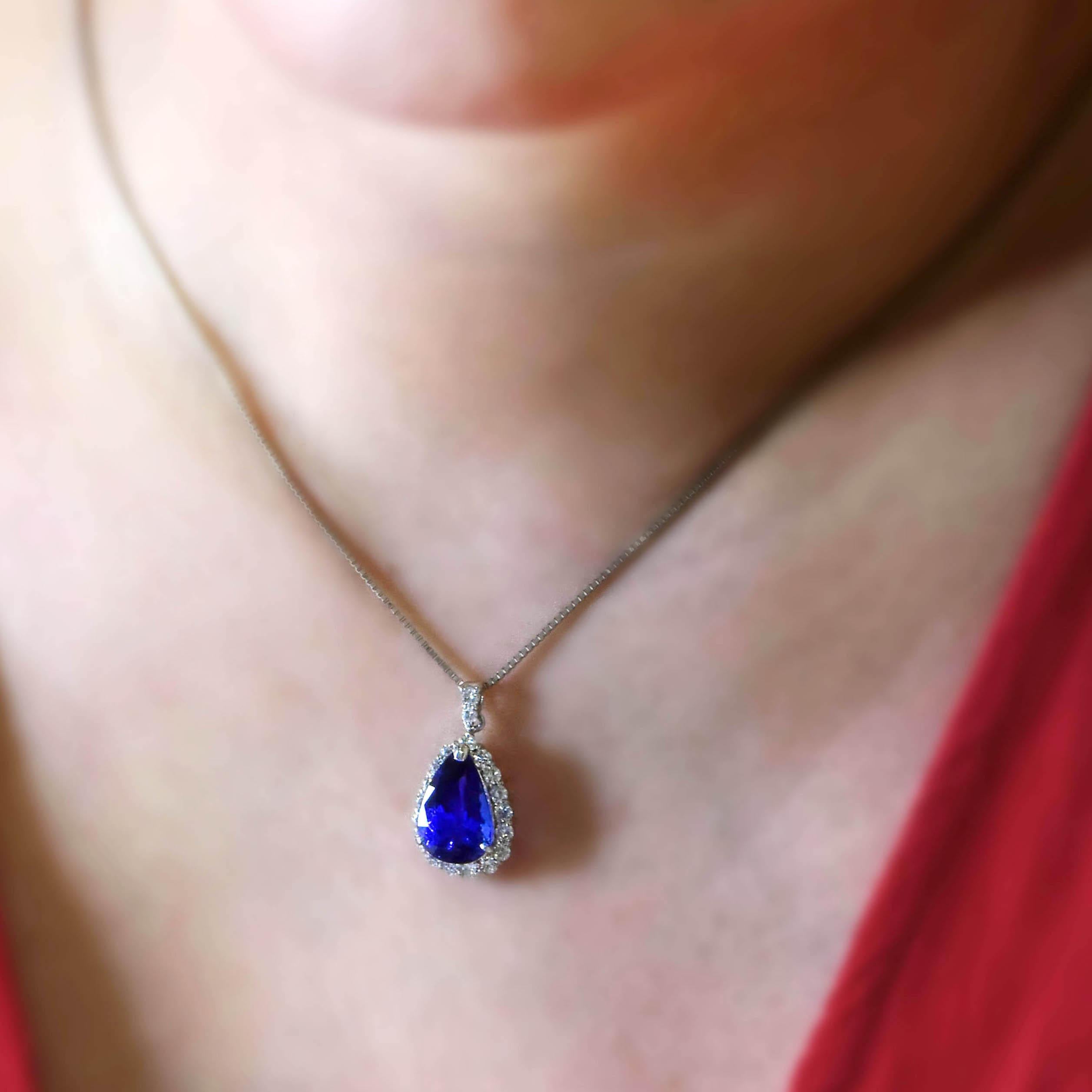 4.09 Carat Natural 'AAA' Tanzanite and Diamond Pendant Made in Platinum In New Condition For Sale In Tokyo, JP
