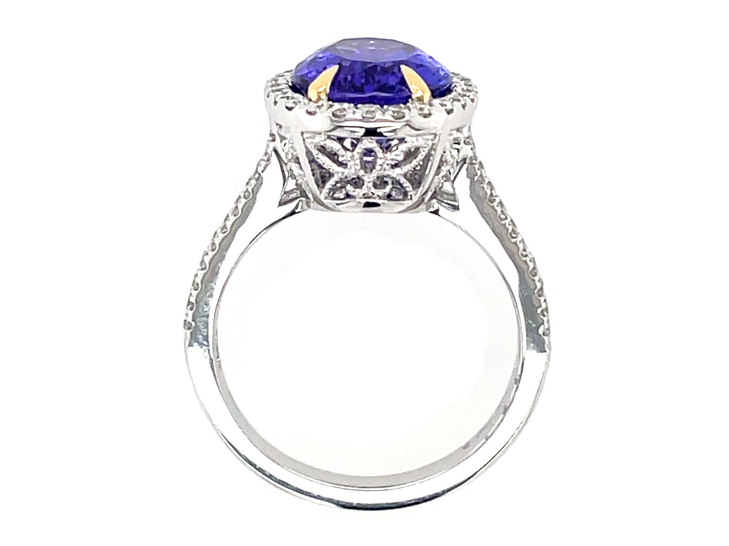 Cocktailring aus Weißgold mit 4.09 Karat ovalem Tansanit und Diamant Damen im Angebot