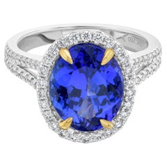 Anillo de cóctel de oro blanco con tanzanita ovalada y diamantes de 4.09 quilates