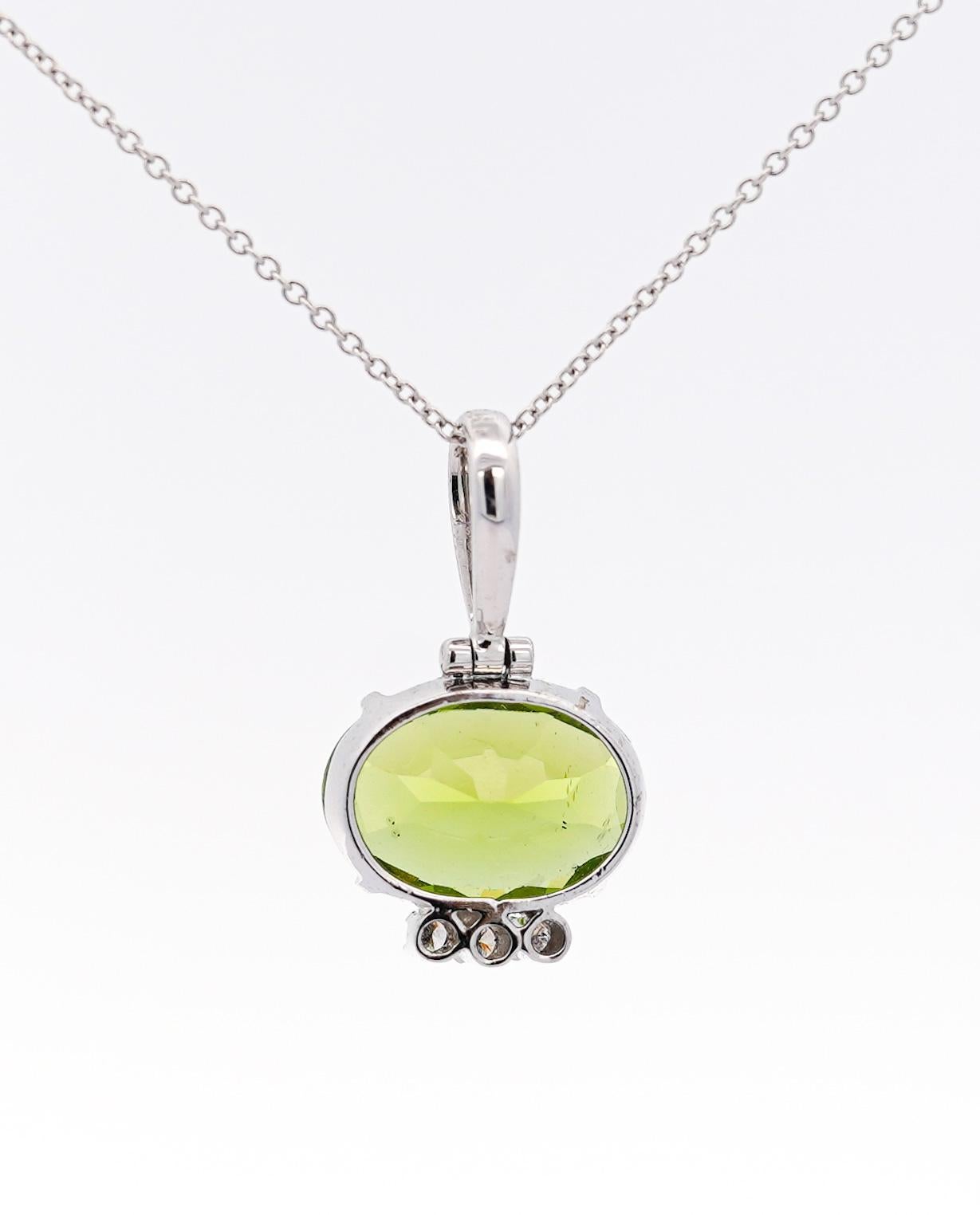 Women's or Men's 4.09 Carat Peridot Pendant Necklace in 18K White Gold Cable Chain For Sale