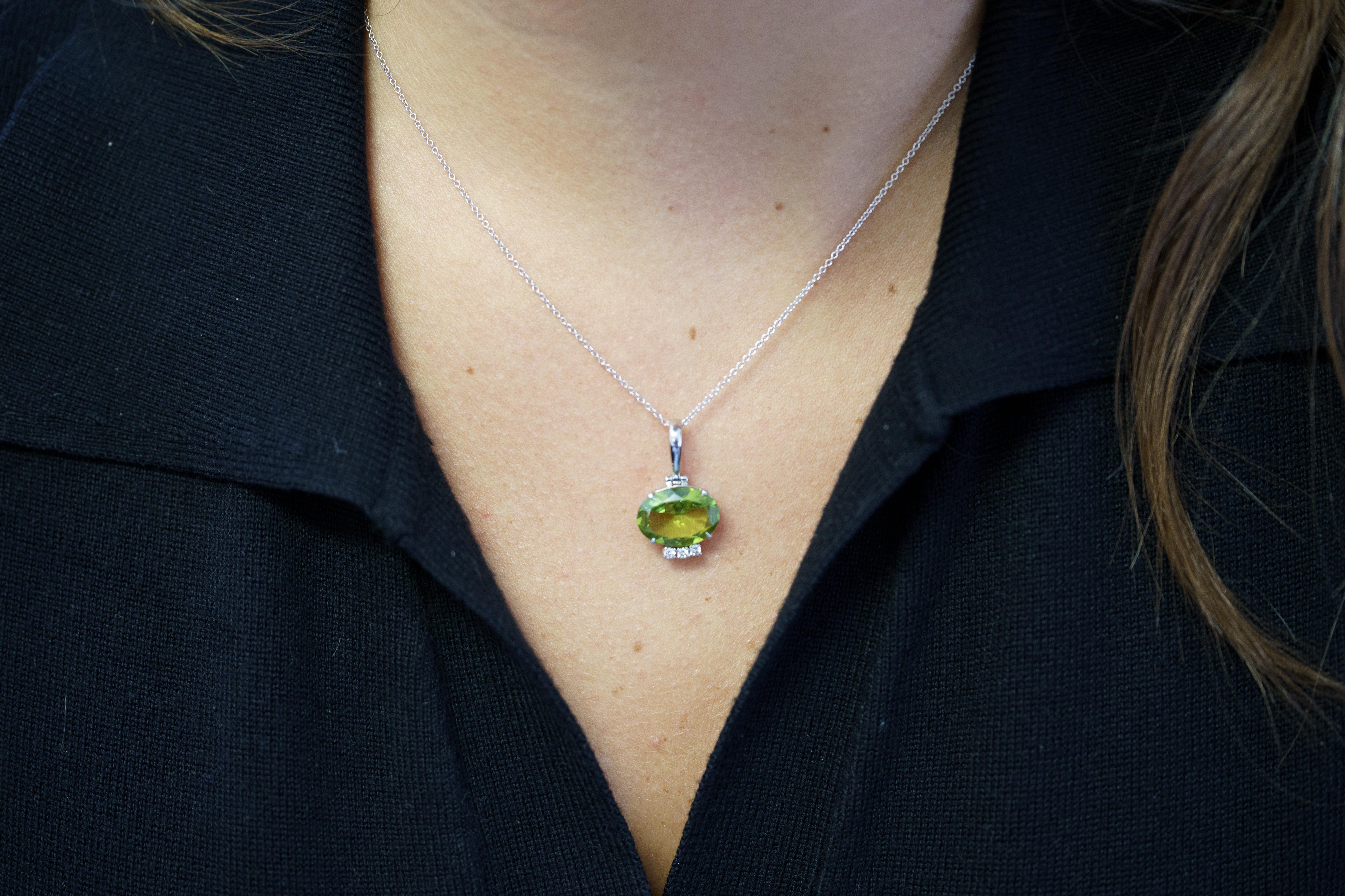4.09 Carat Peridot Pendant Necklace in 18K White Gold Cable Chain For Sale 2