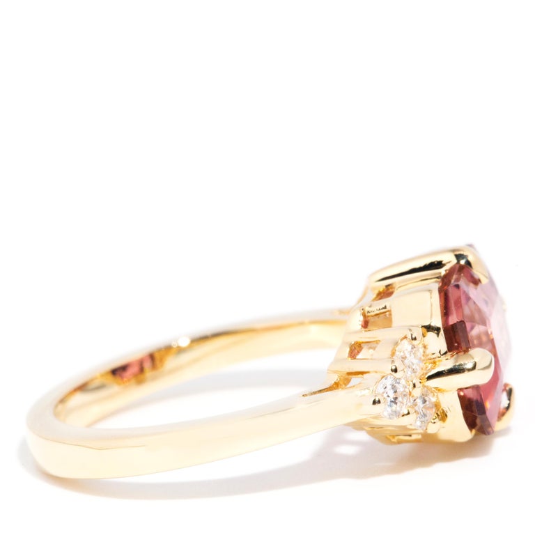 4.09 Carat Pink Tourmaline and Diamond Contemporary 18 Carat Yellow Gold Ring For Sale 2