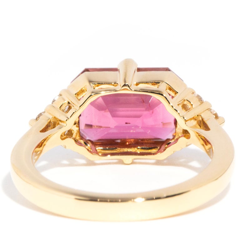 4.09 Carat Pink Tourmaline and Diamond Contemporary 18 Carat Yellow Gold Ring For Sale 4
