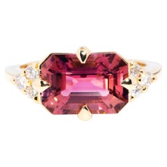 Zeitgenössischer Ring aus 18 Karat Gelbgold mit 4,09 Karat rosa Turmalin und Diamant