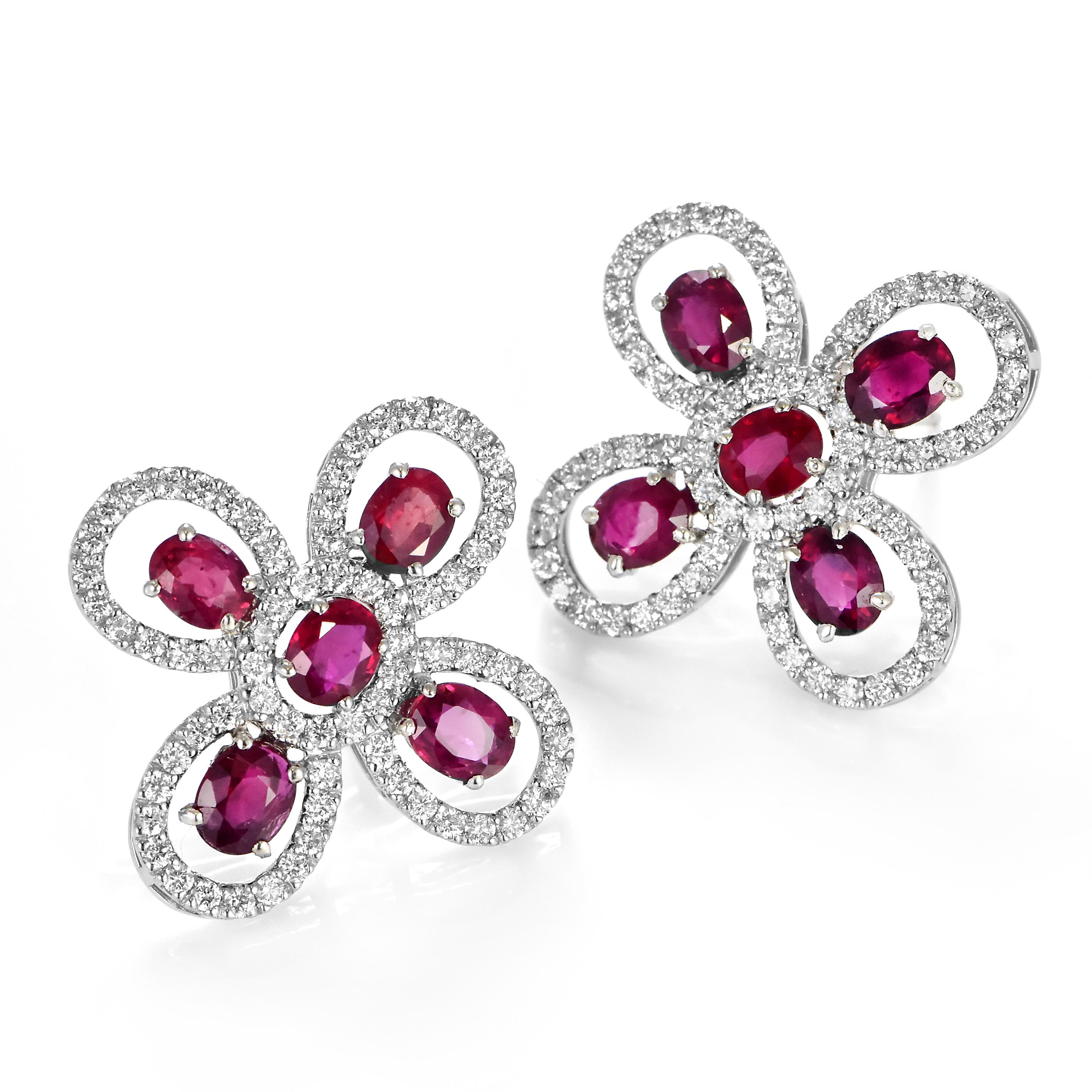 4.09 Carats Natural Rubies and Diamonds Earrings Made in Platinum In New Condition For Sale In Tokyo, JP