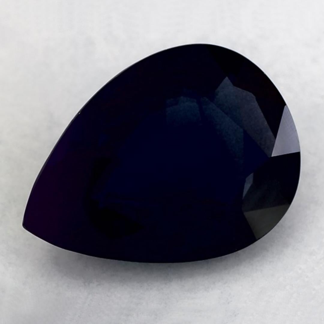 Pierre de naissance très précieuse du mois de septembre, d'un bleu ravissant. On pense qu'ils apportent chance et fortune dans la vie.

Explorez la vibrante collection d'émeraudes, de rubis et de saphirs de notre magasin, disponibles sous forme de