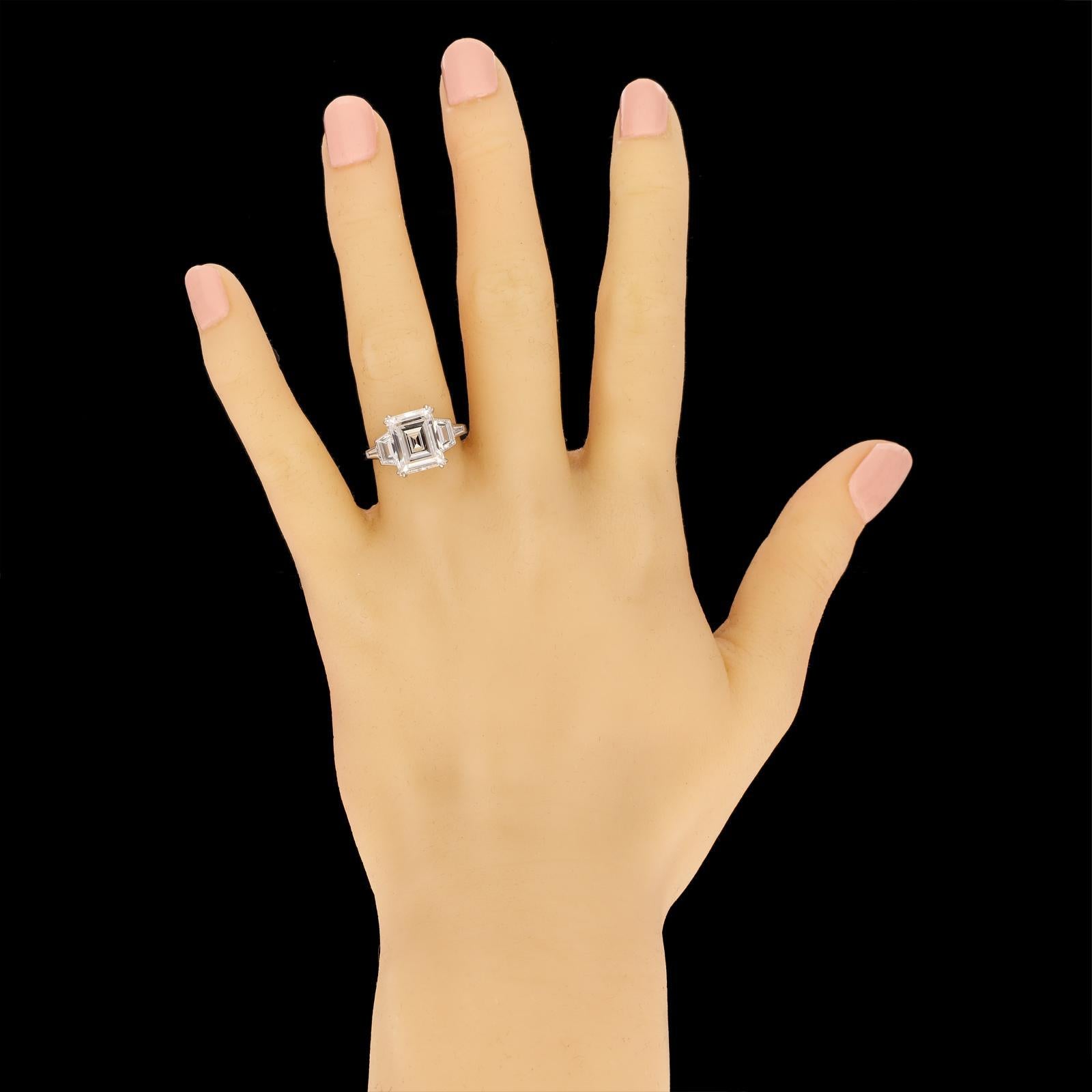 Hancocks Platin Solitär-Ring, 4,09 Karat F VS1, seltener Diamant im Carre-Schliff im Zustand „Neu“ im Angebot in London, GB