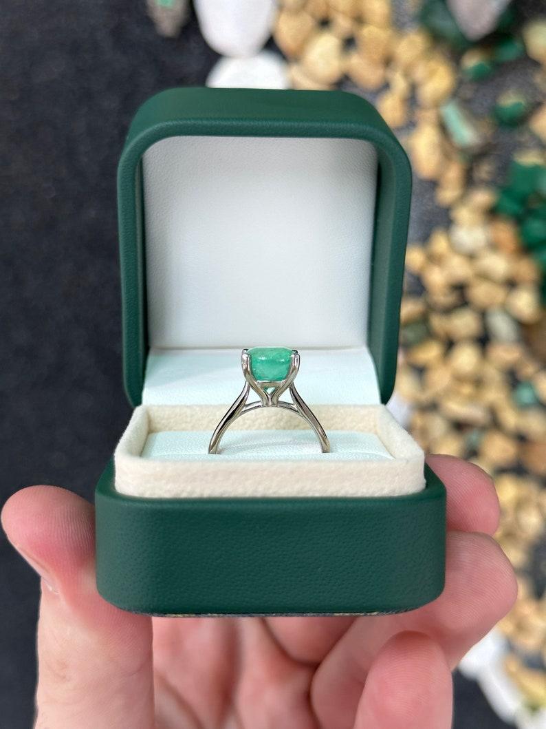 4.0ct 14K Vivid Green Colombian Emerald Solitaire Ring in 585 White Gold In New Condition For Sale In Jupiter, FL