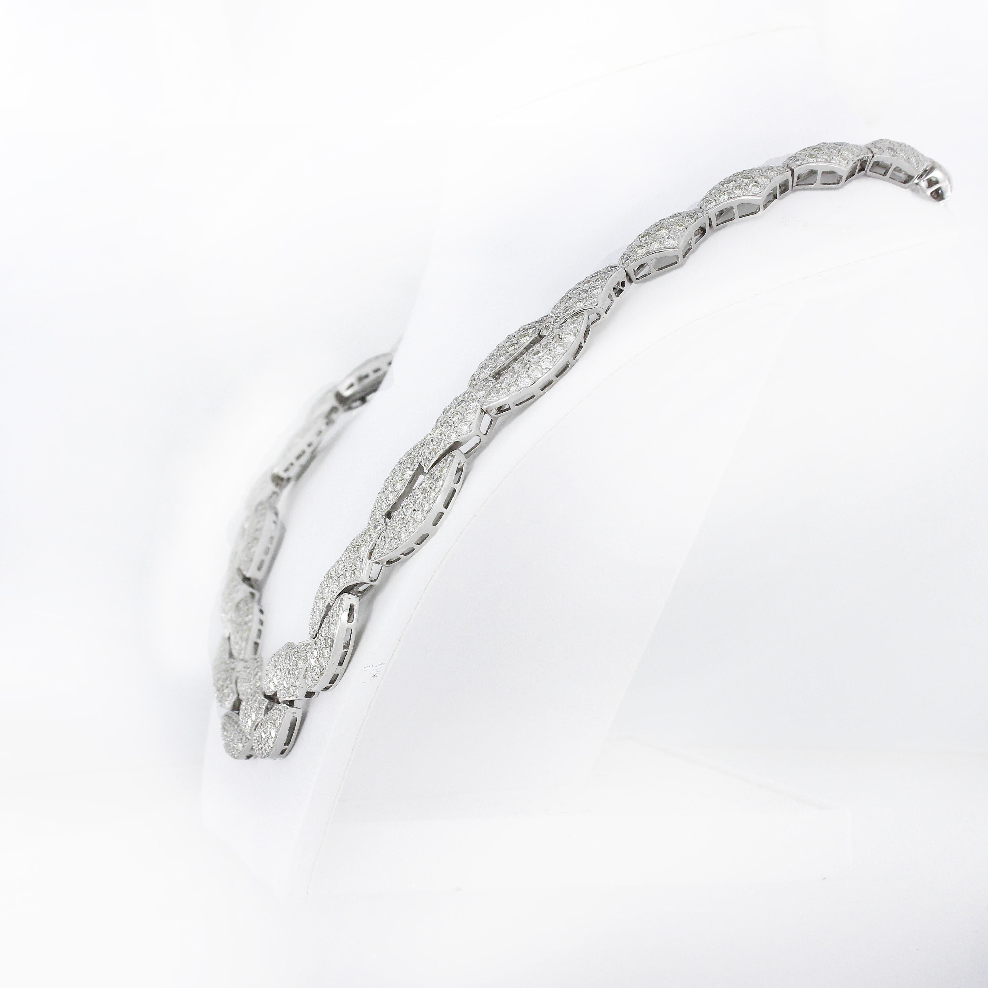 Brilliant Cut 34.6 ct. Diamond Bracelet & Necklace White Gold Jewelry Set For Sale
