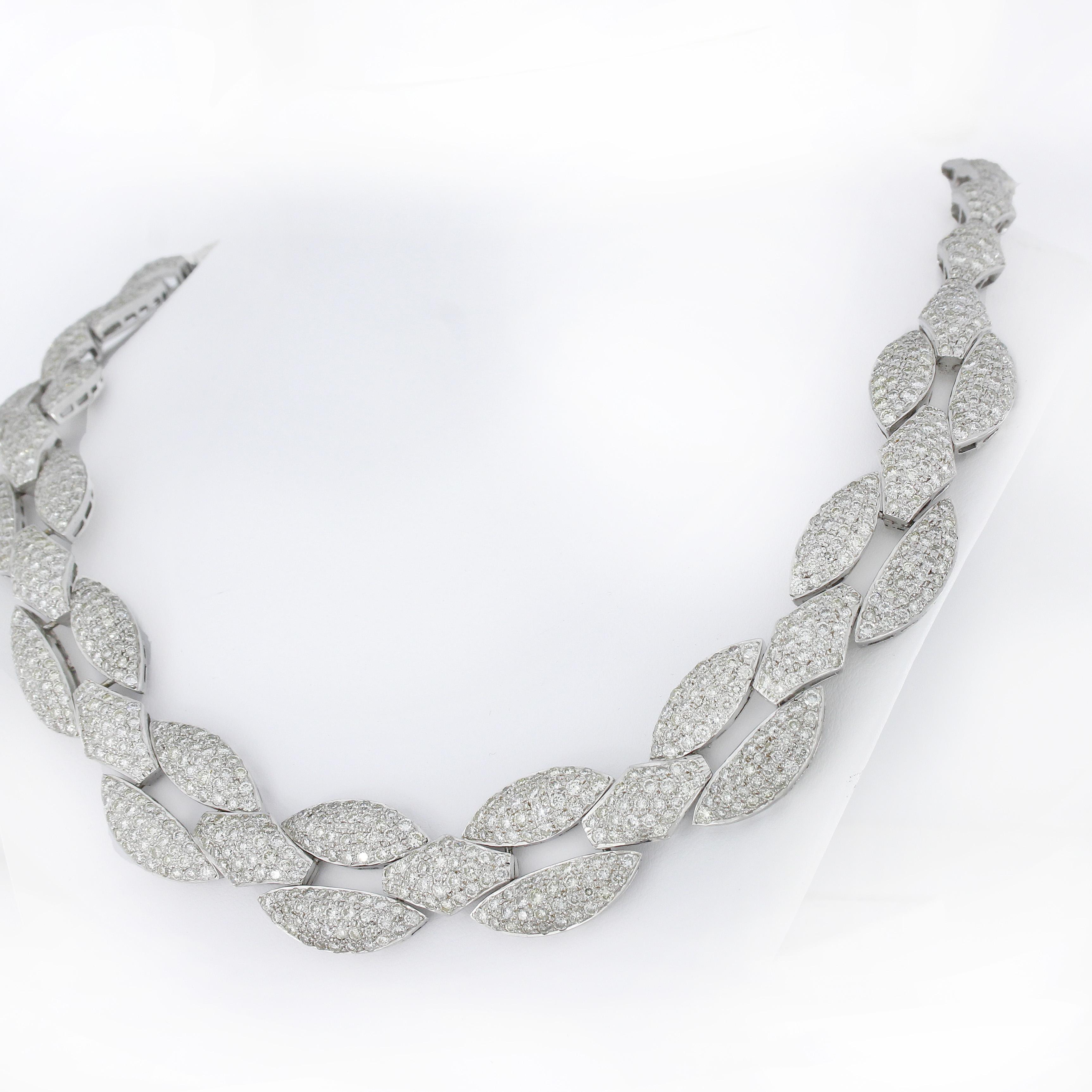 34.6 ct. Diamond Bracelet & Necklace White Gold Jewelry Set In Good Condition For Sale In Berlin, DE