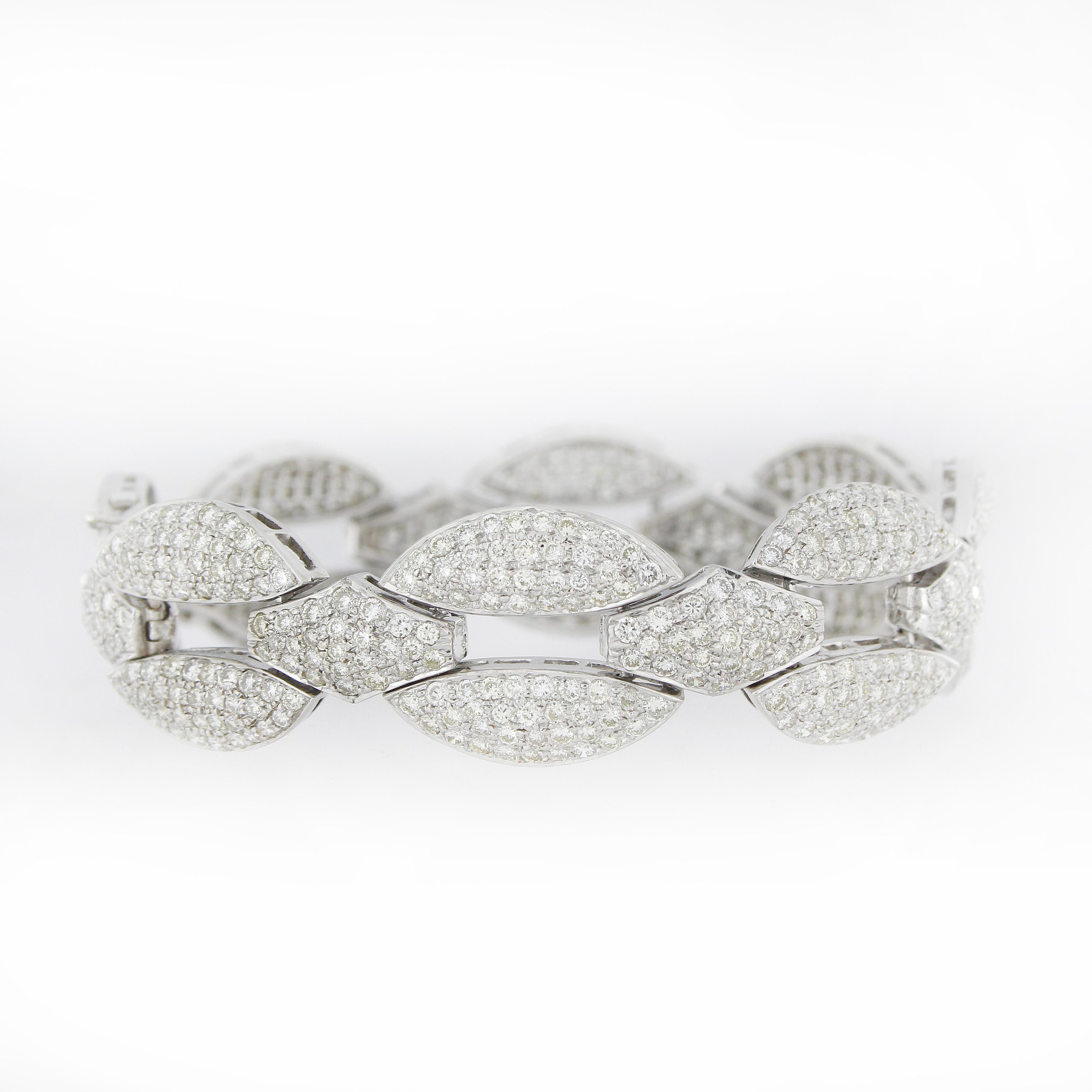 34.6 ct. Diamond Bracelet & Necklace White Gold Jewelry Set For Sale 1