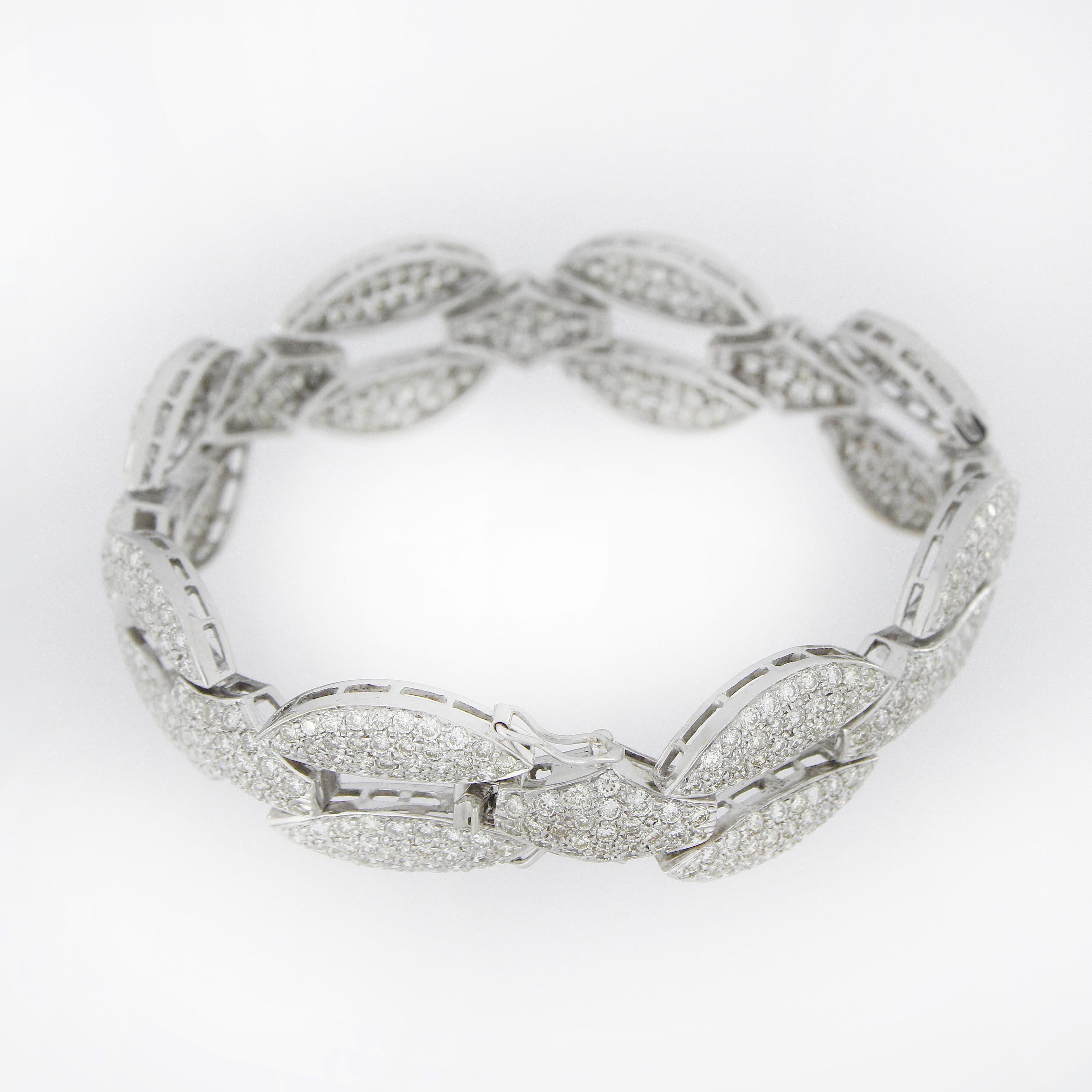 34.6 ct. Diamond Bracelet & Necklace White Gold Jewelry Set For Sale 3