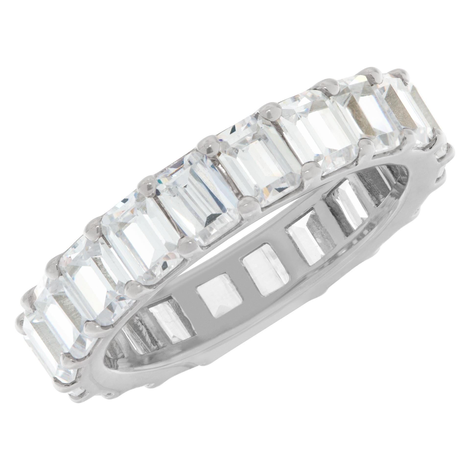 4.0ct Emerald Cut Diamond eternity band in platinum In Excellent Condition For Sale In Surfside, FL