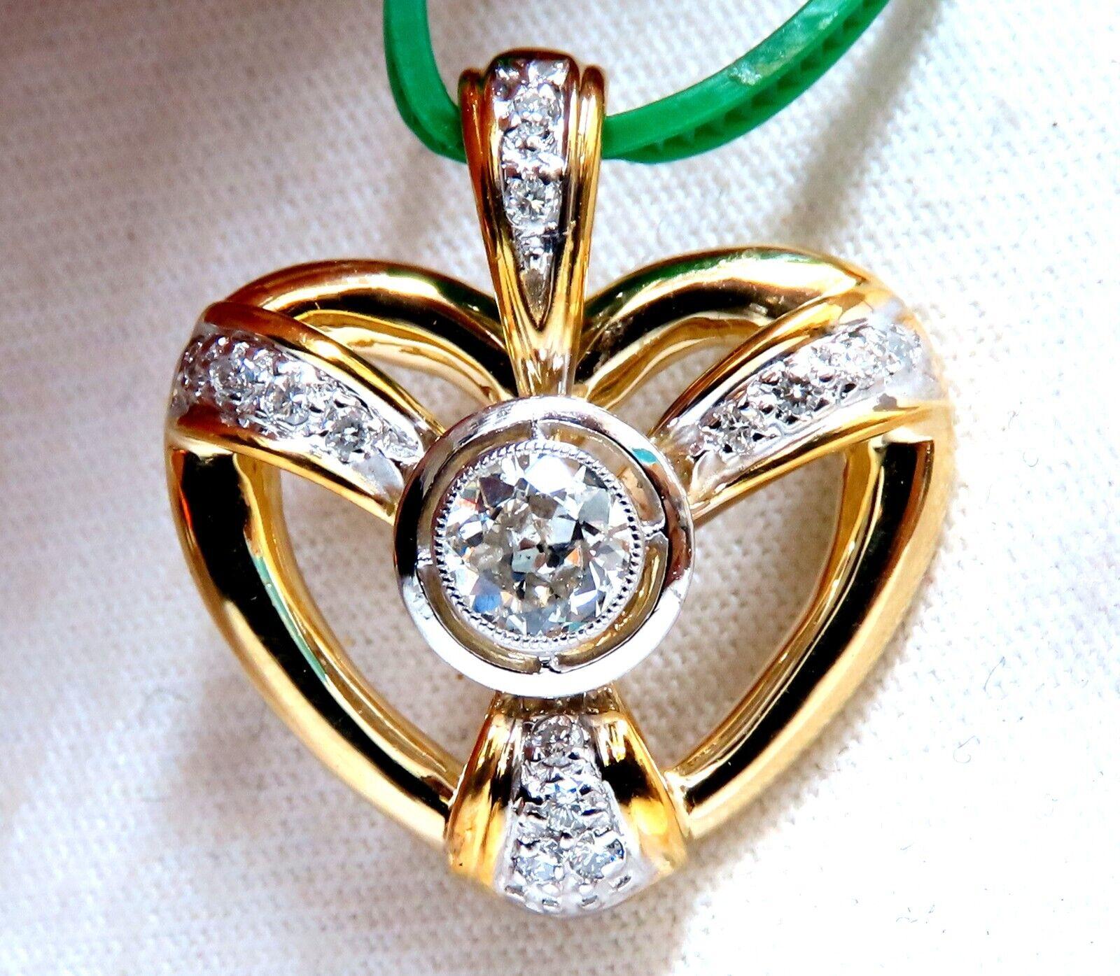 Taille ronde Pendentif en forme de cœur avec diamant naturel de 0,40 ct, montage affleurant 14kt en vente