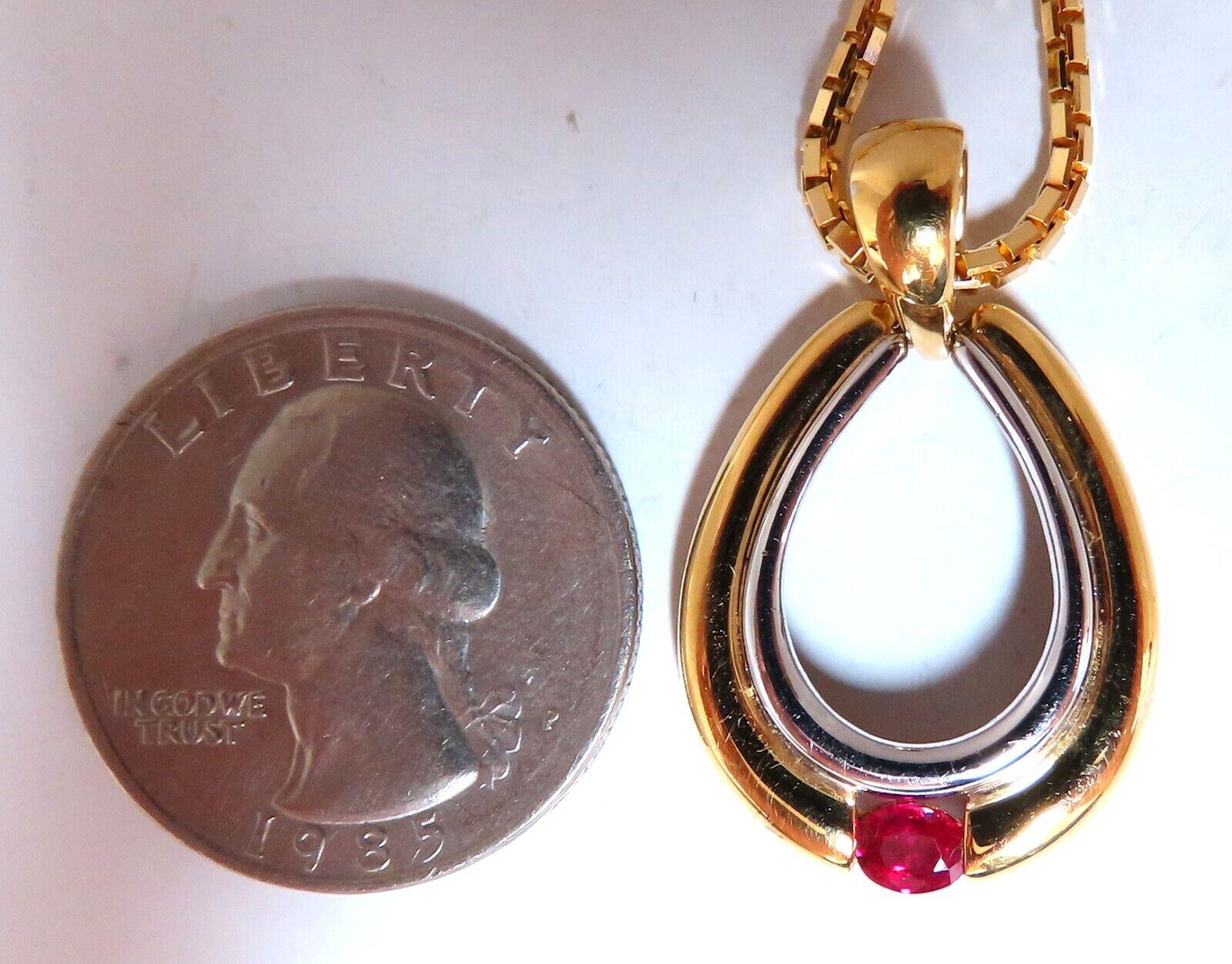 Collier de chaussures de cheval en or 18 carats avec rubis naturel de 0,40 carat Neuf - En vente à New York, NY
