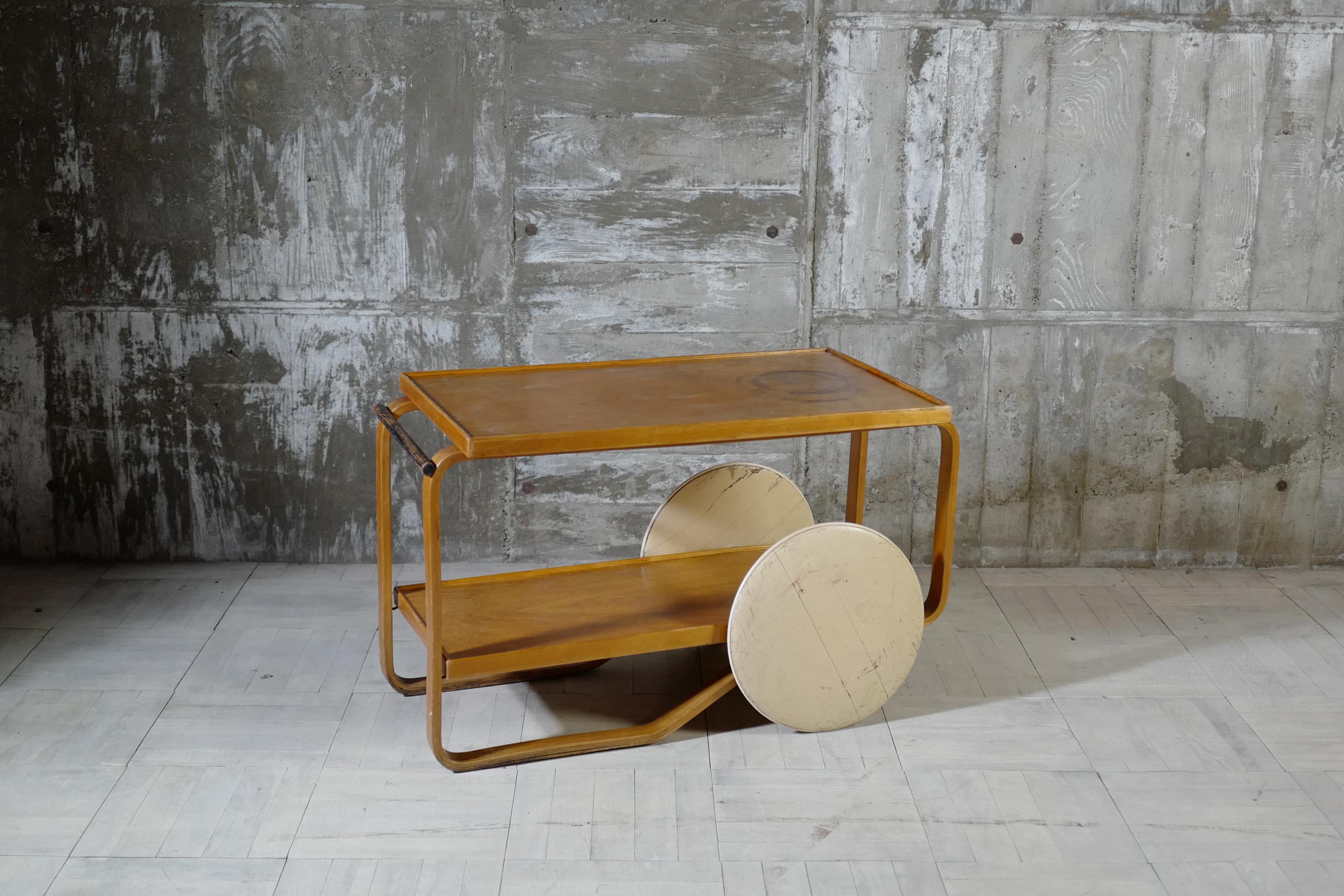 This is a rare Swedish tea trolley from the 1940s . The original condition and it has very good atmosphere.