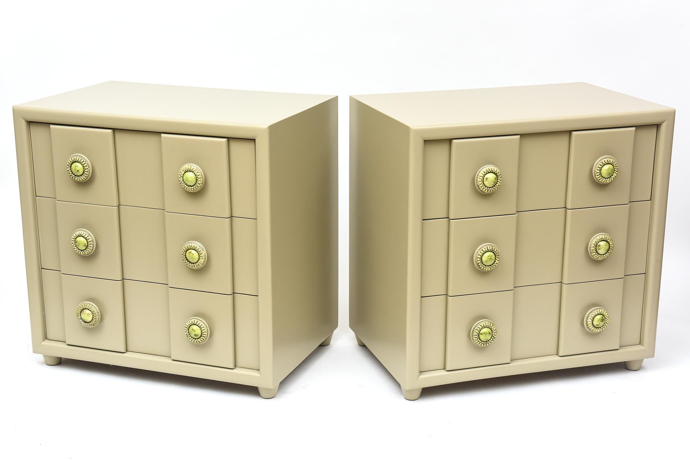 Charming circa 1940s Streamlined Moderne bachelor chests by Karpen Furniture Co. are refinished in softest olive to highlight their all-original floriate ceramic drawer knobs in vivid apple green. Founded in 1880, the Chicago-based Karpen Guaranteed