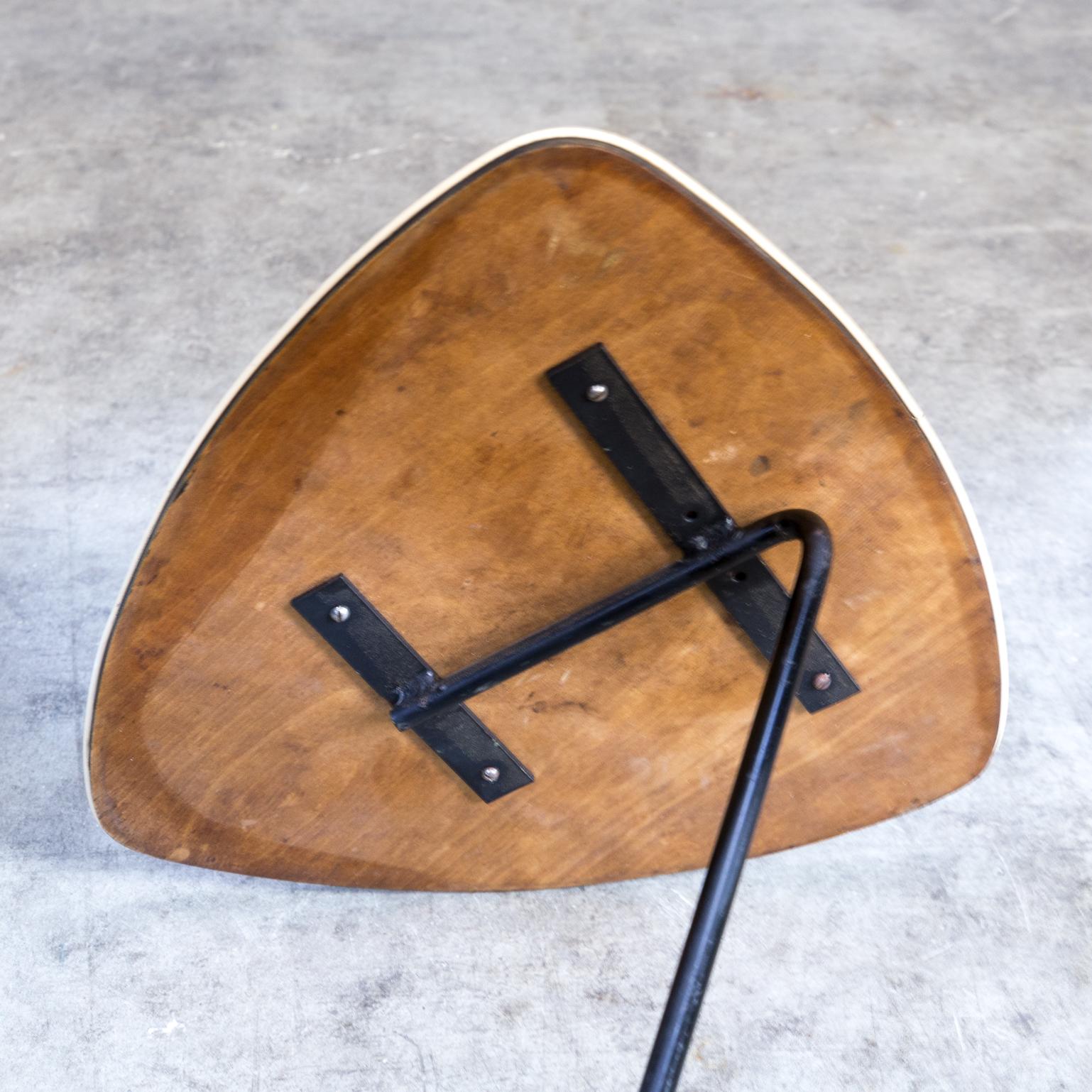 1940er Jahre Mathieu Matégot Beistelltische Triangle für Artimeta Satz von 2 im Angebot 7