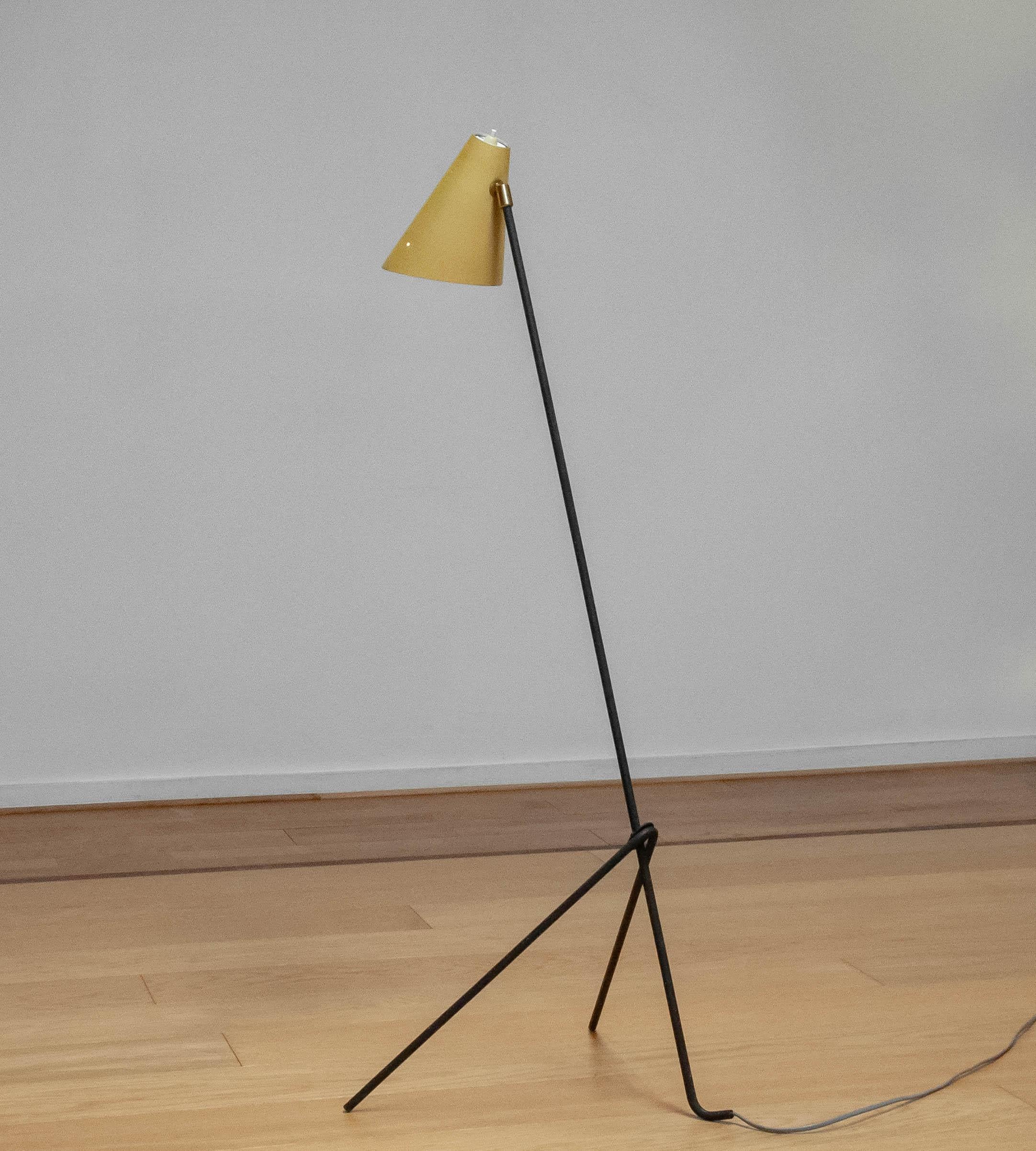40er Jahre Metall Grasshopper Giraffen-Stehlampe mit Vanille-Schirm aus Schweden im Angebot 1