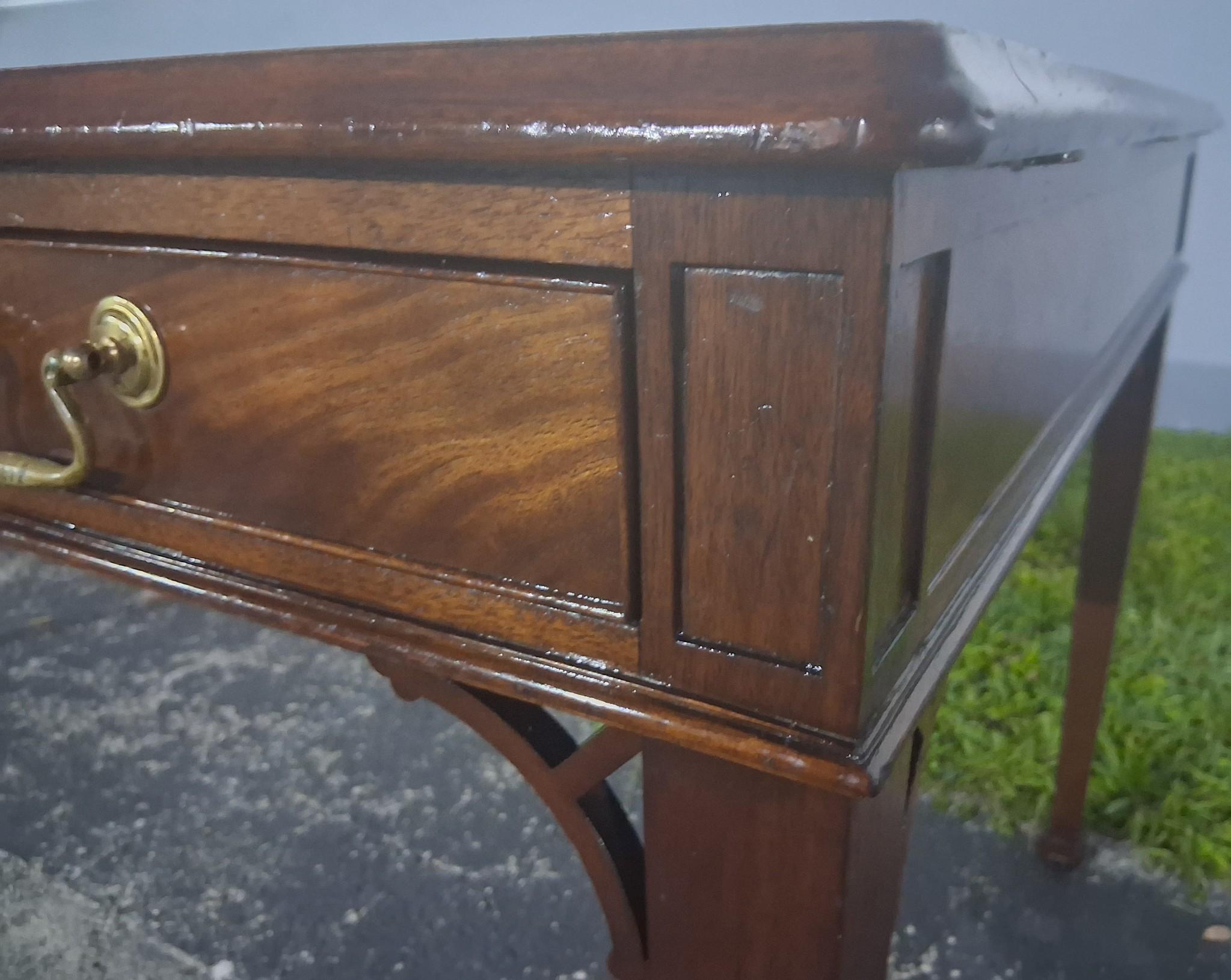 40's Traditional style Executive Writing Desk Collectors Edition Baker Furniture en vente 5