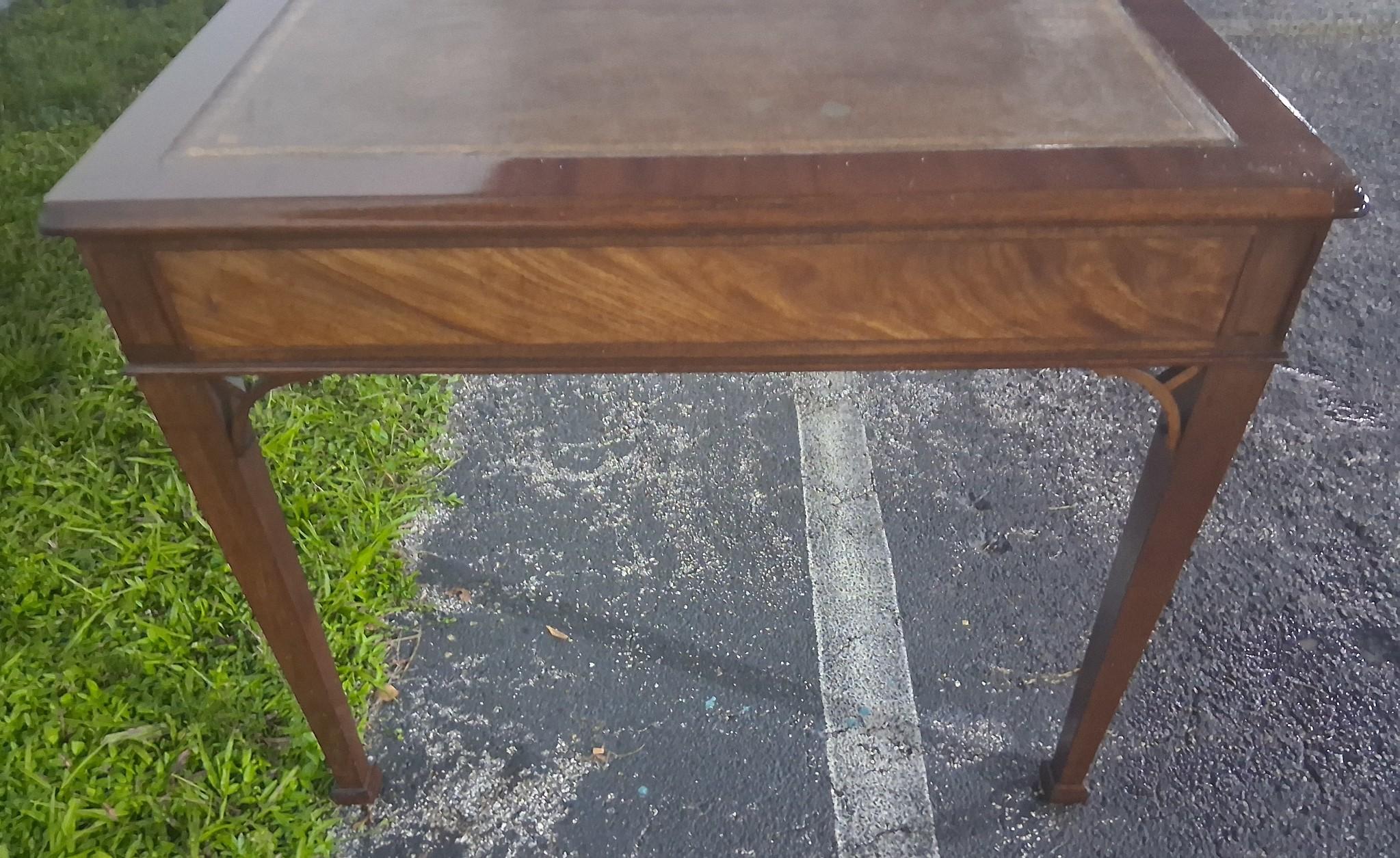 40's Traditional style Executive Writing Desk Collectors Edition Baker Furniture en vente 6
