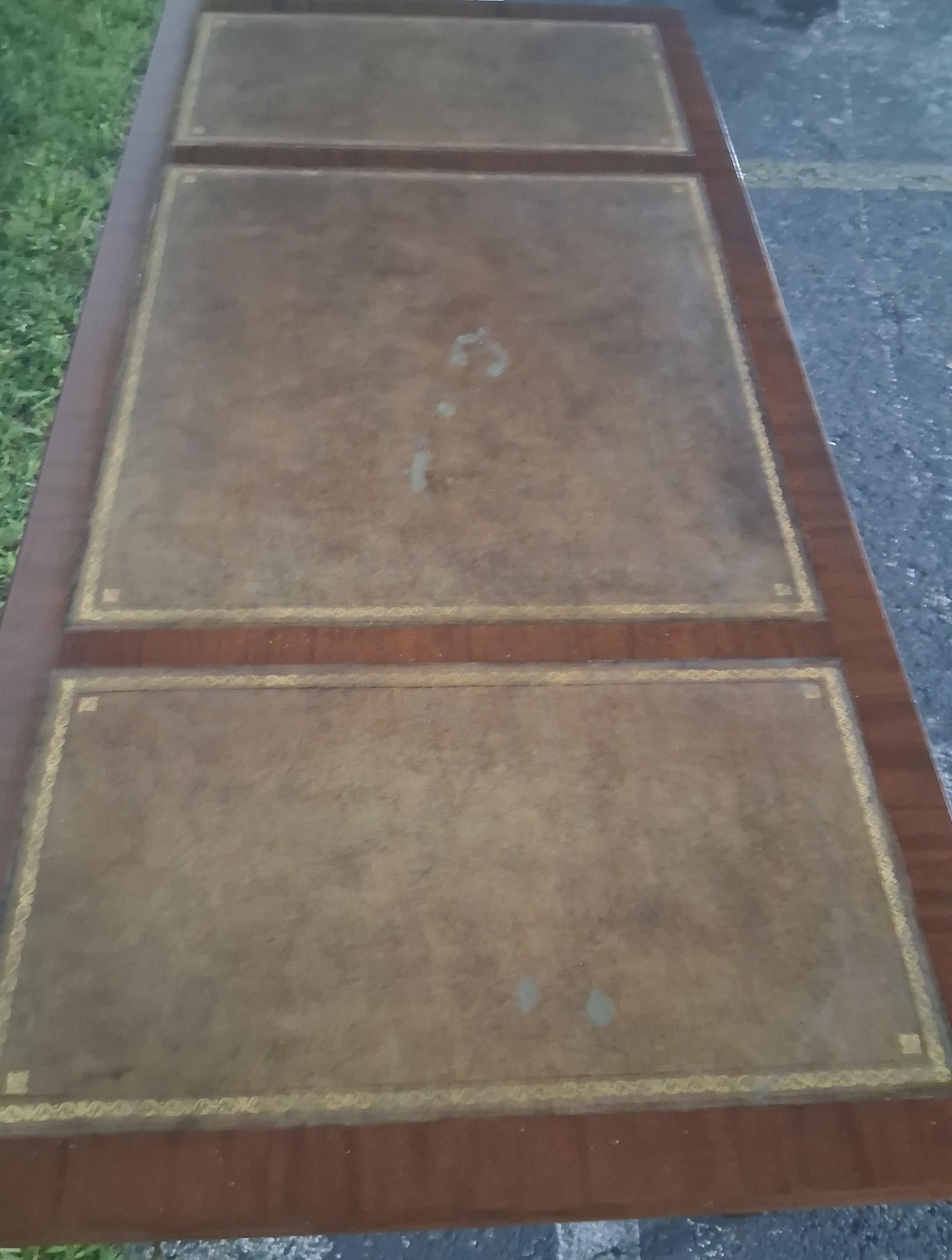 40's Traditional style Executive Writing Desk Collectors Edition Baker Furniture en vente 7