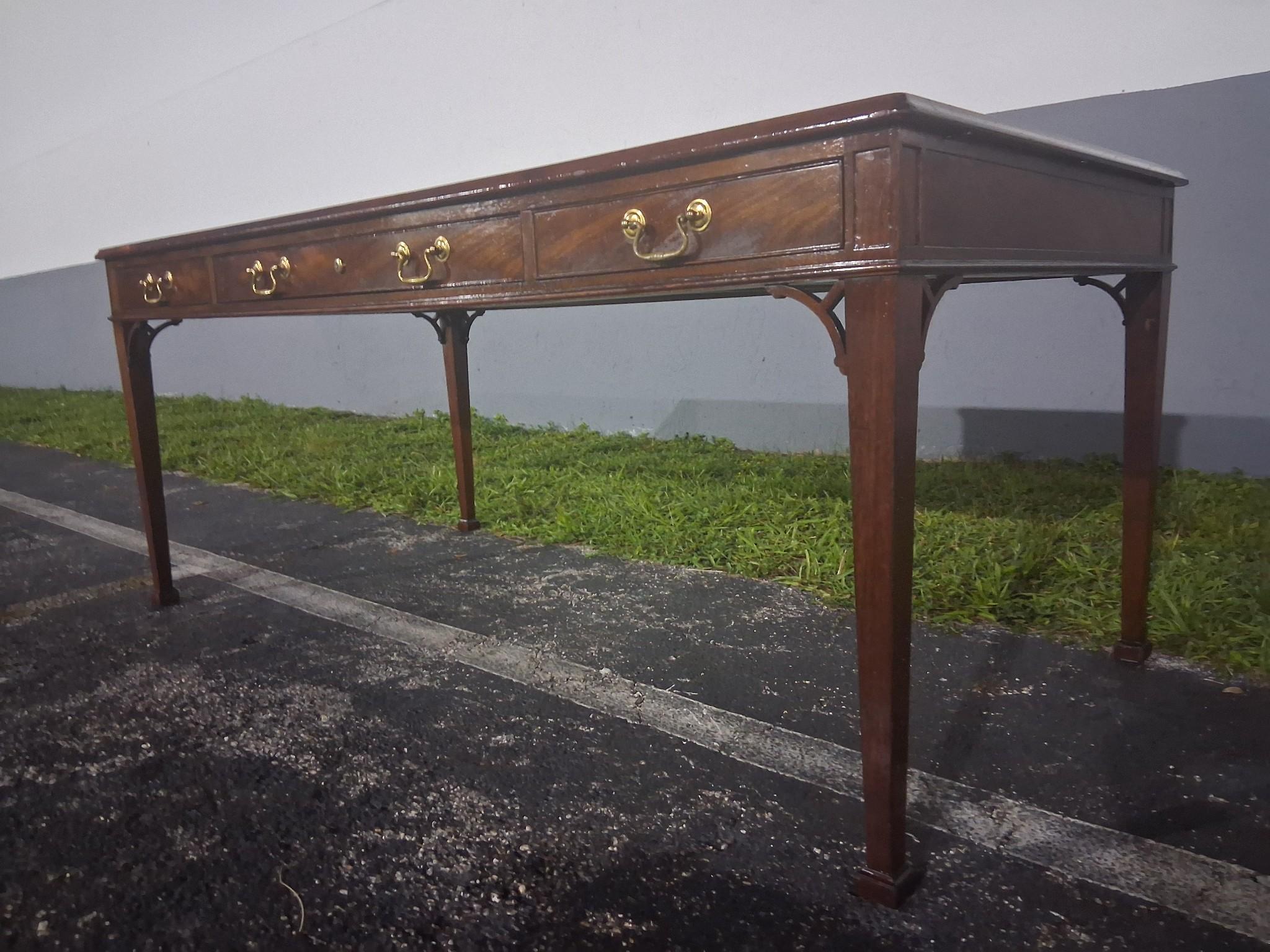 40's Traditional style Executive Writing Desk Collectors Edition Baker Furniture en vente 8