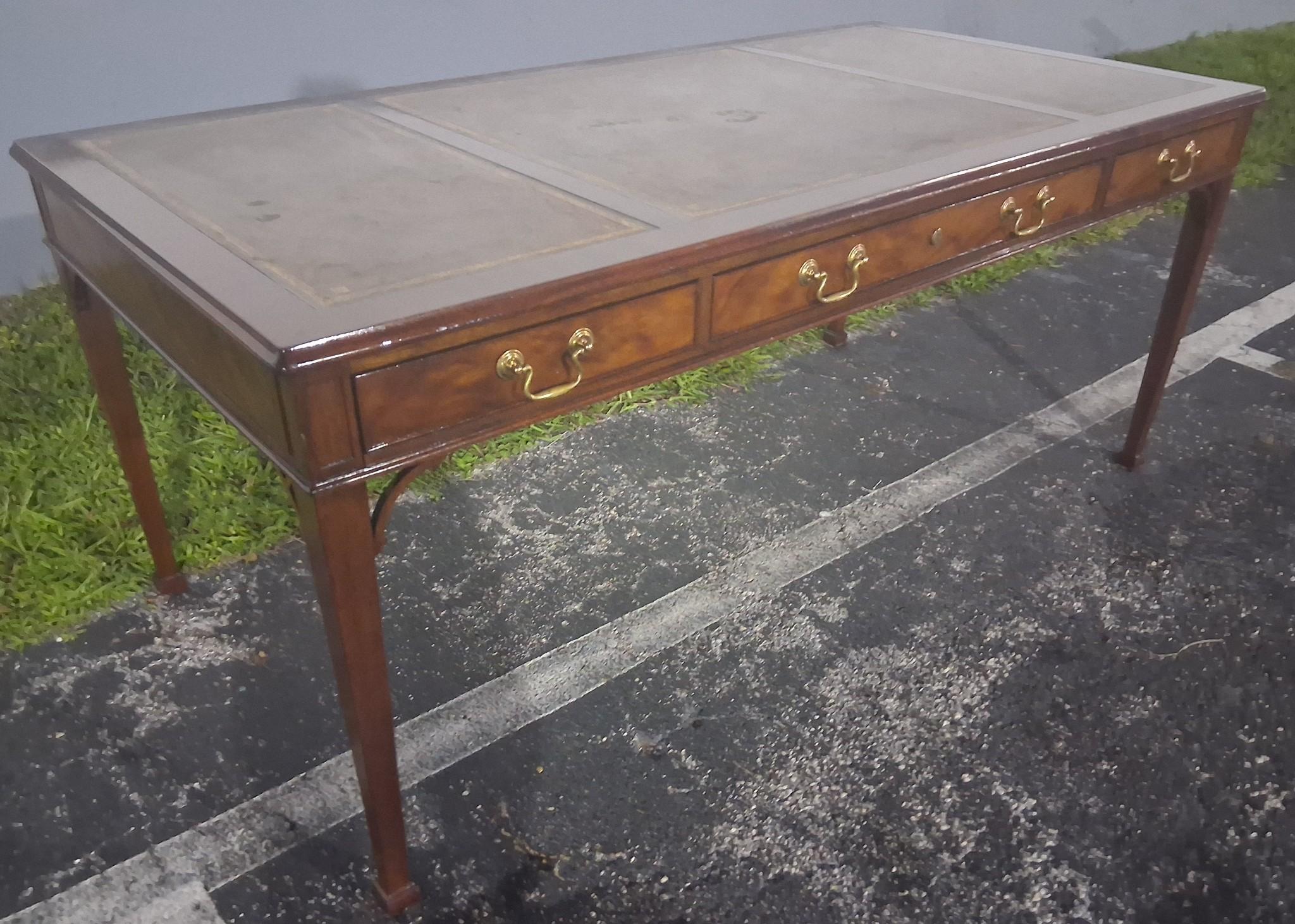 Autre 40's Traditional style Executive Writing Desk Collectors Edition Baker Furniture en vente