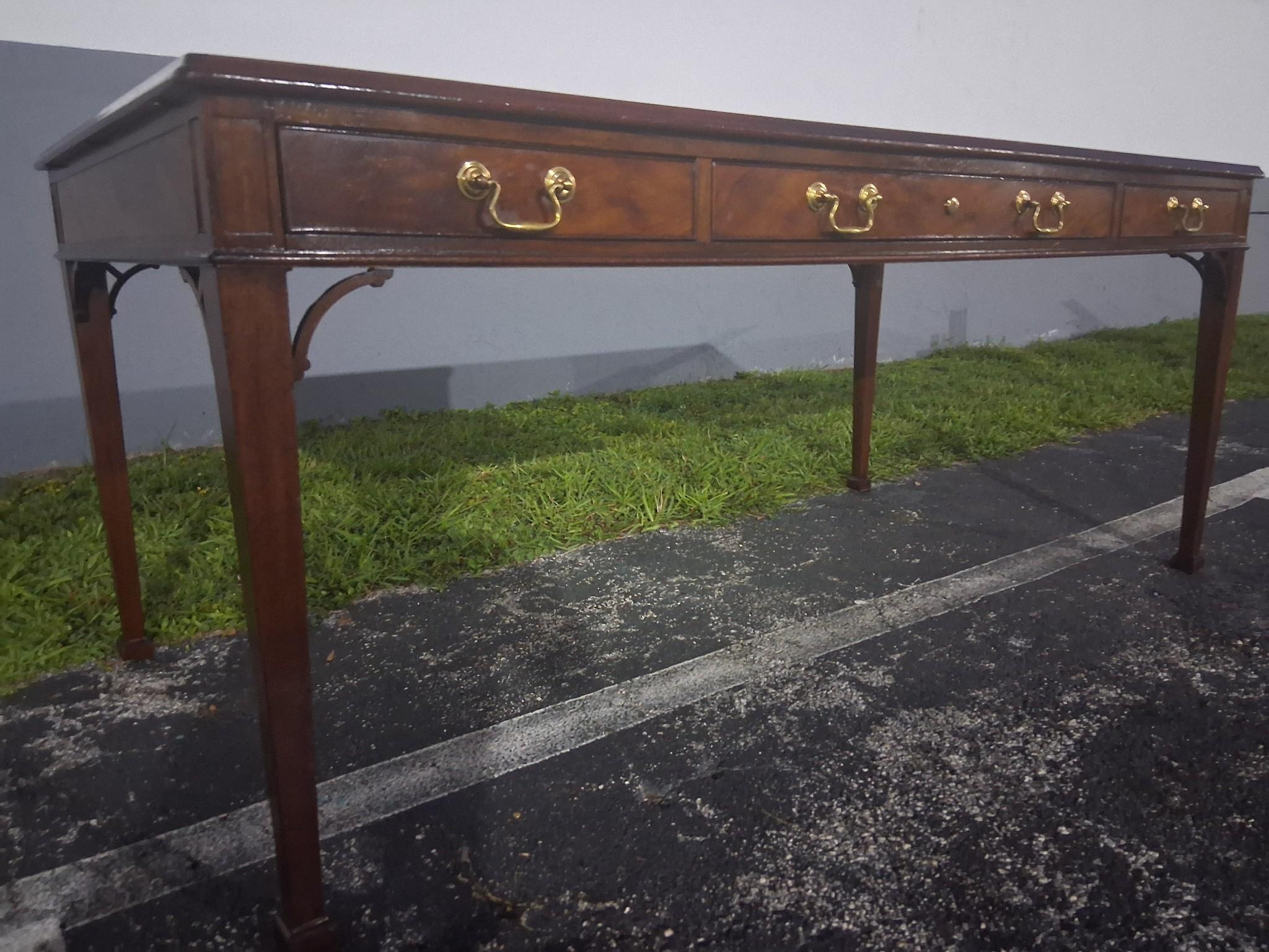 40's Traditional style Executive Writing Desk Collectors Edition Baker Furniture en vente 1
