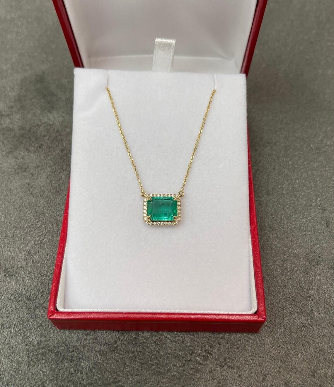 Modern 4.0tcw Natural Emerald-Emerald Cut & Diamond Halo Necklace Solid Gold Horizontal For Sale