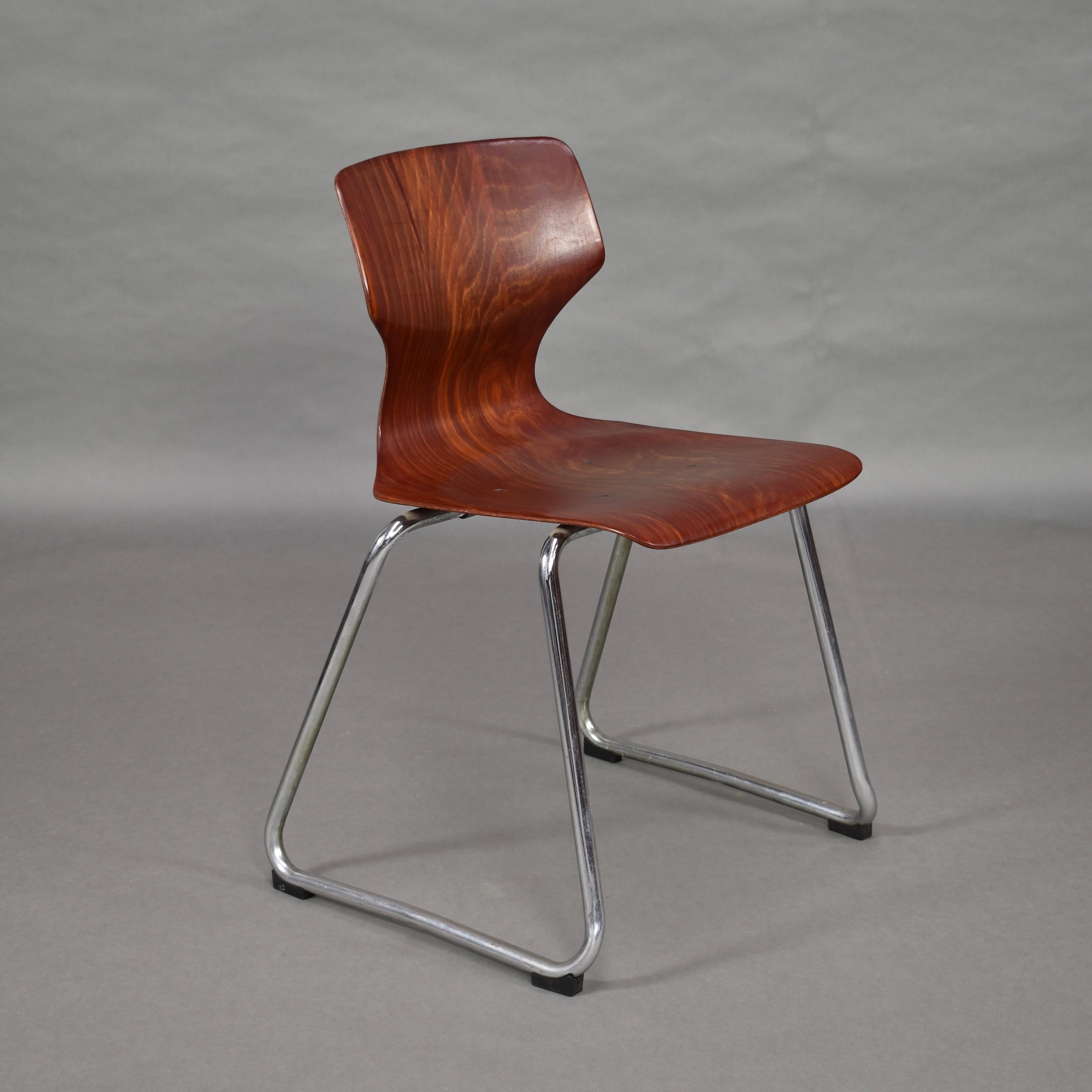 40 Elmar Flototto Pagholz Stacking Chairs, Germany, 1970s In Good Condition In Pijnacker, Zuid-Holland